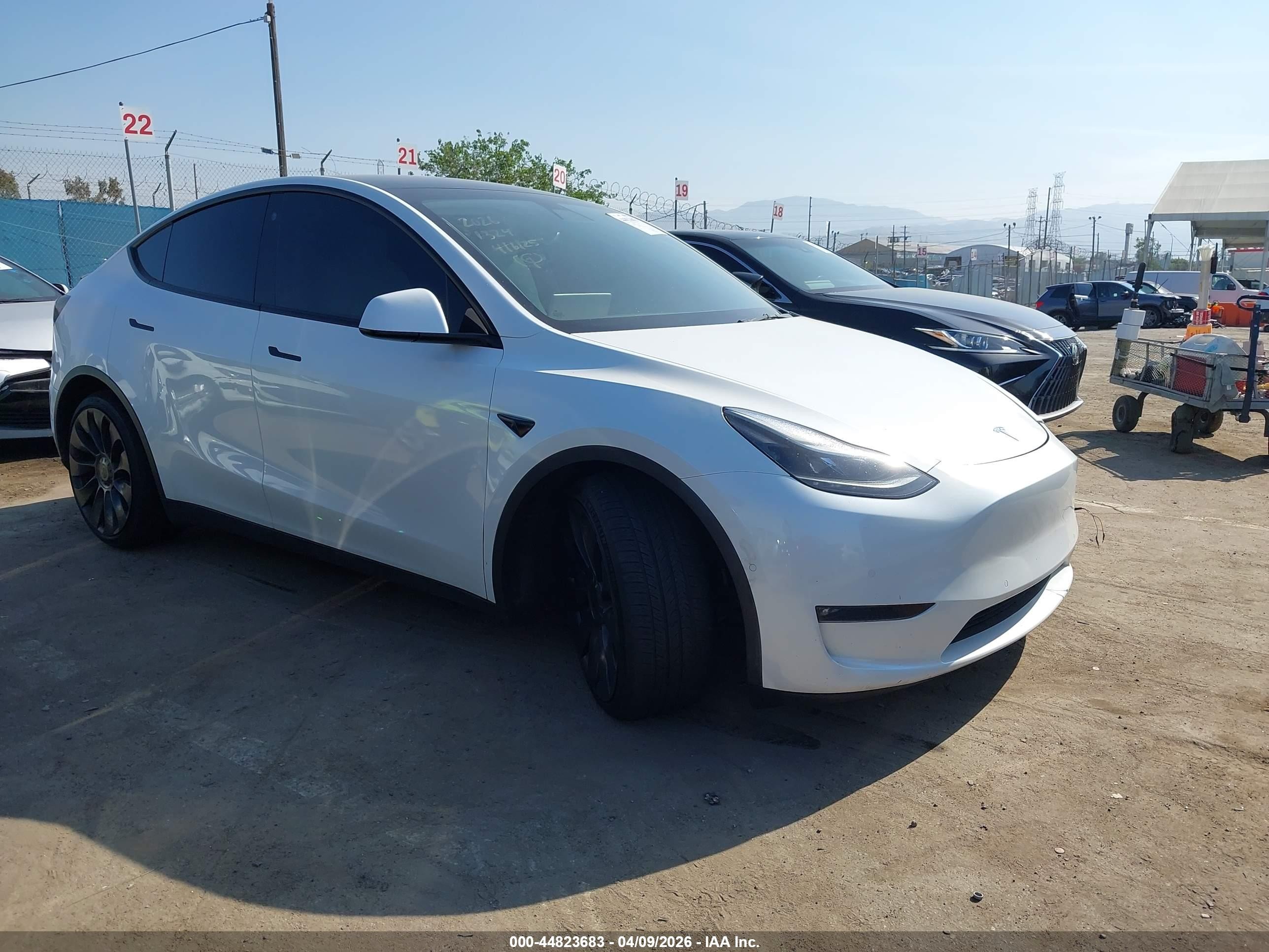 2021 Tesla Model Y Performance, VIN 5YJYGDEF0MF146442 — Front end