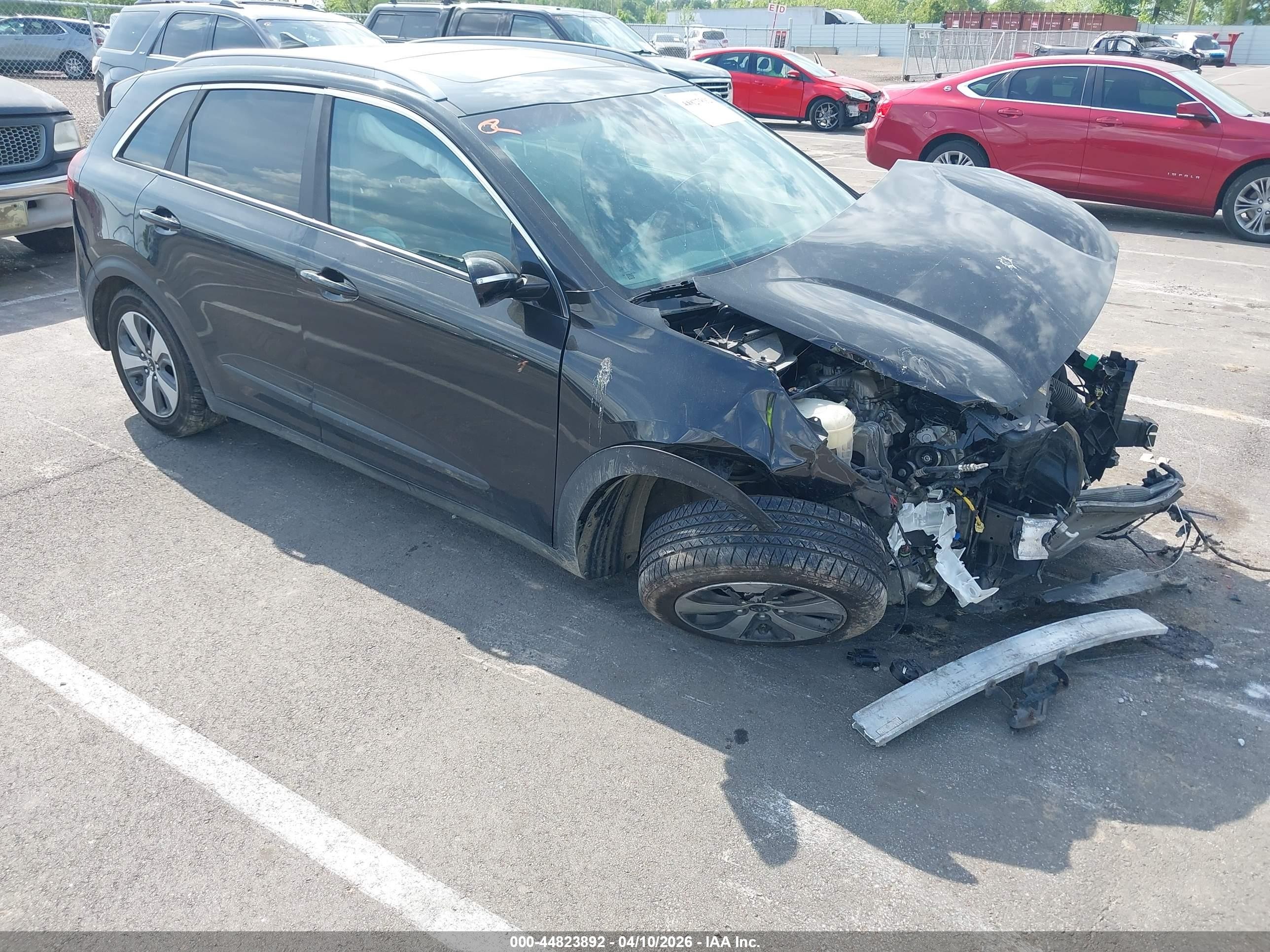 2017 Kia Niro EX, VIN KNDCC3LC2H5056256 — Front end