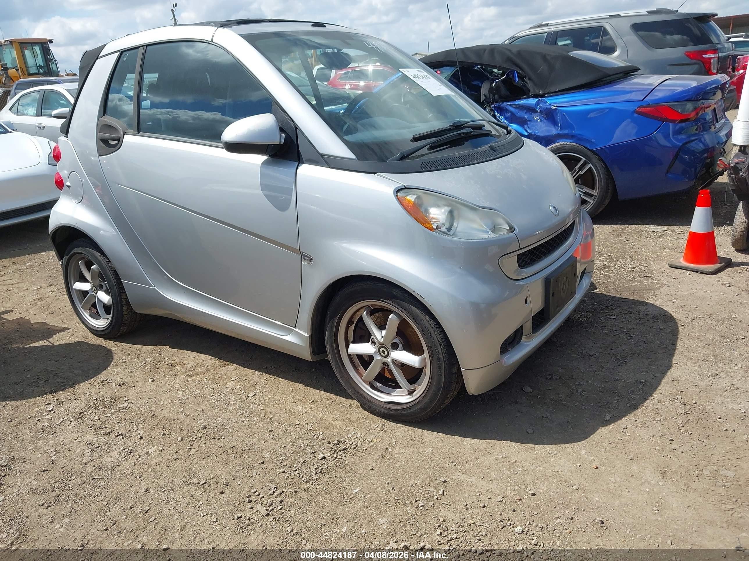 2011 Smart fortwo Passion, VIN WMEEK3BA6BK461719 — Зад