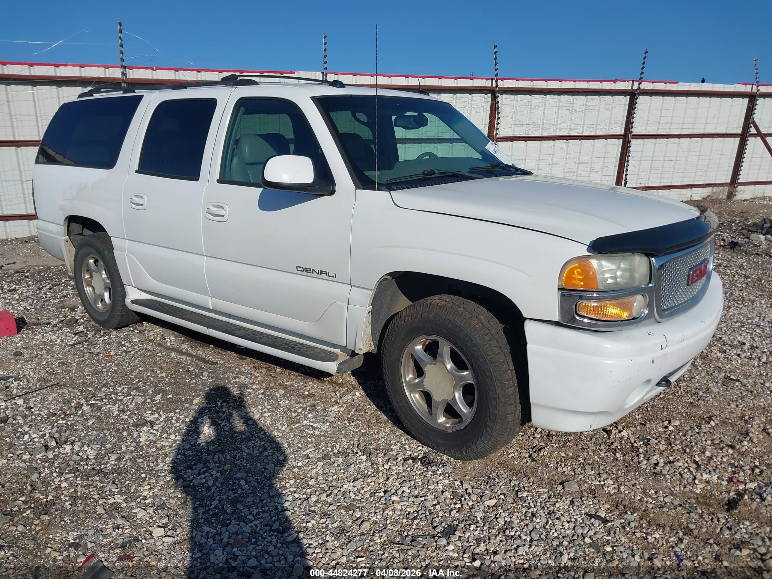 2005 GMC Yukon XL, VIN 1GKFK66U45J110007 — Side