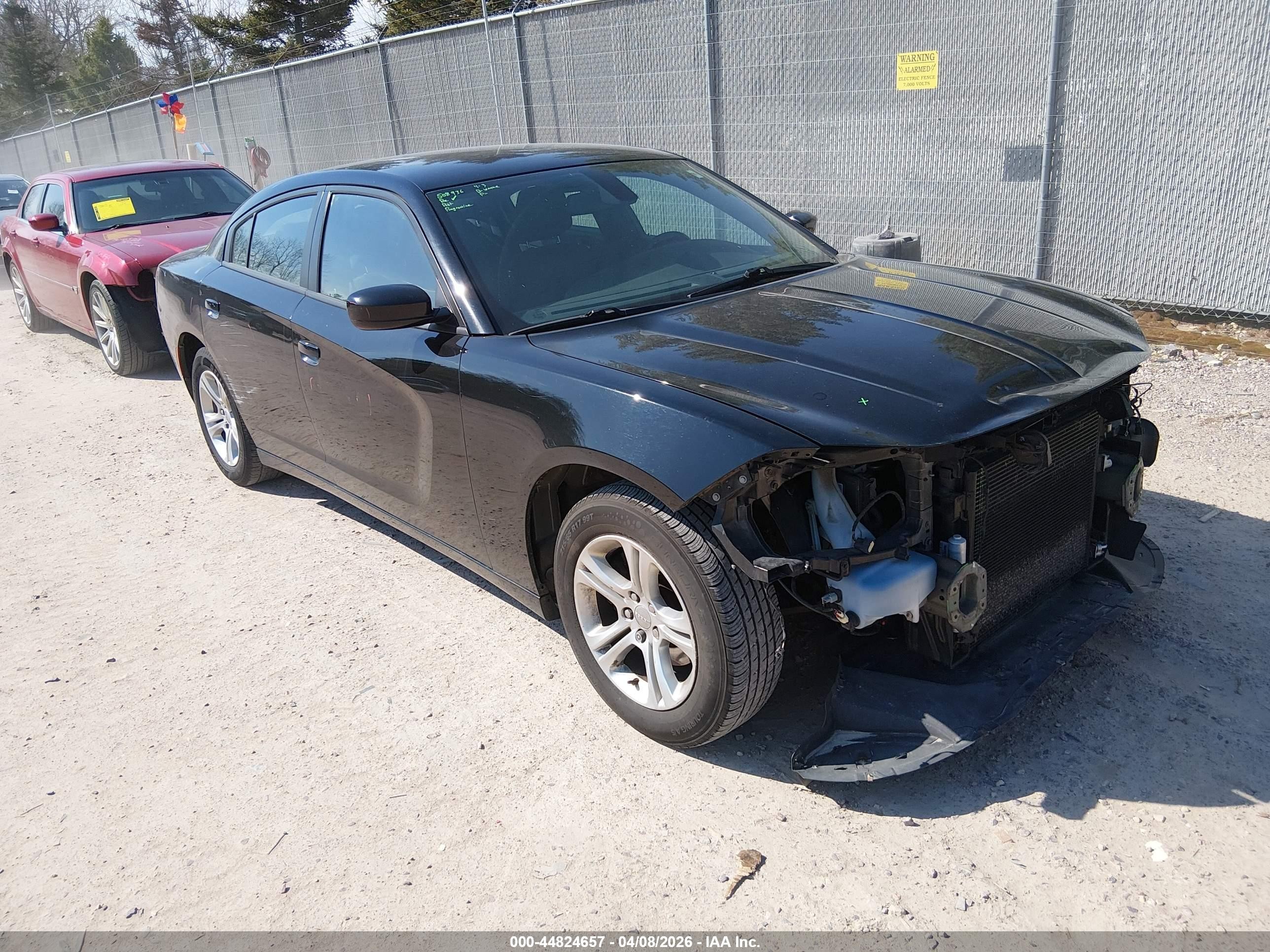 2015 Dodge Charger SE, VIN 2C3CDXBG3FH836916 — Front end