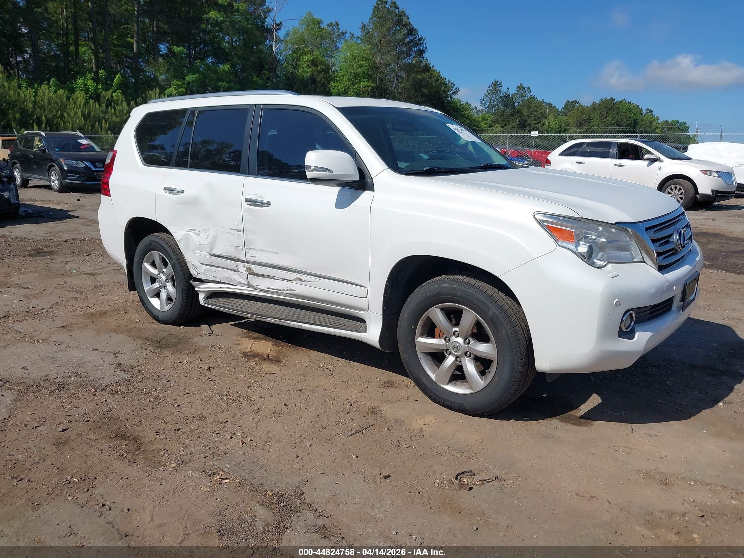 2011 Lexus GX 460 Premium, VIN JTJJM7FX8B5026662 — Side