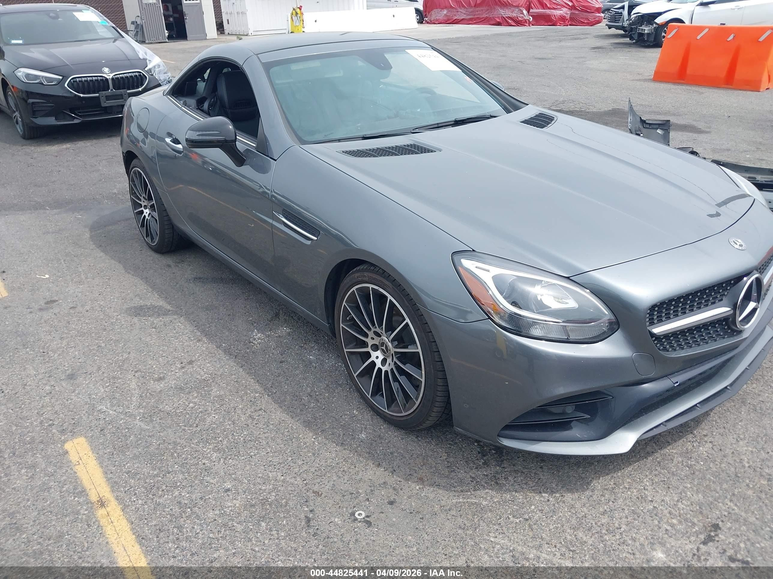 2019 Mercedes-Benz SLC 300, VIN WDDPK3JA8KF162398 — Side