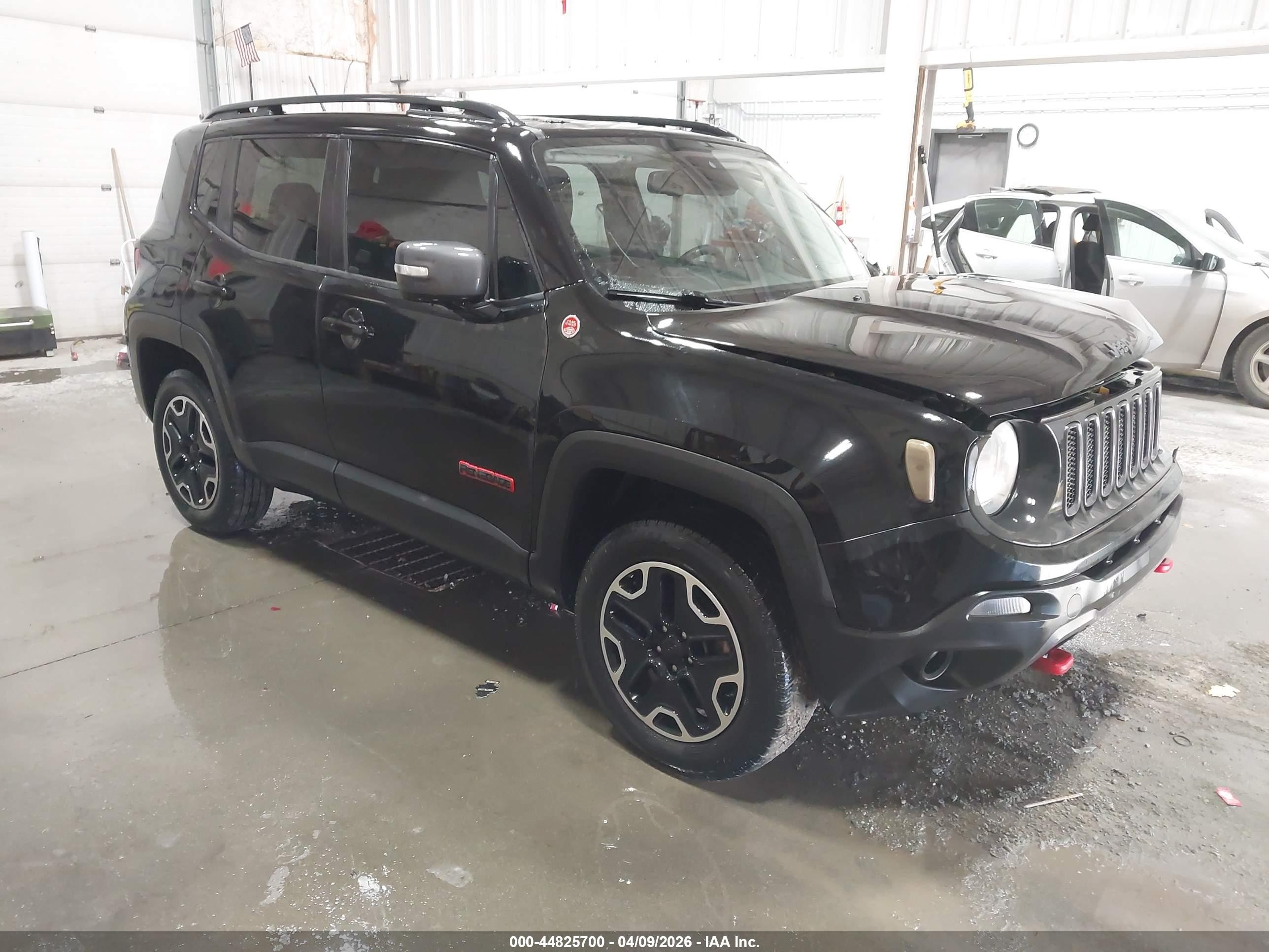 2016 Jeep Renegade Trailhawk, VIN ZACCJBCT0GPE07655 — Side