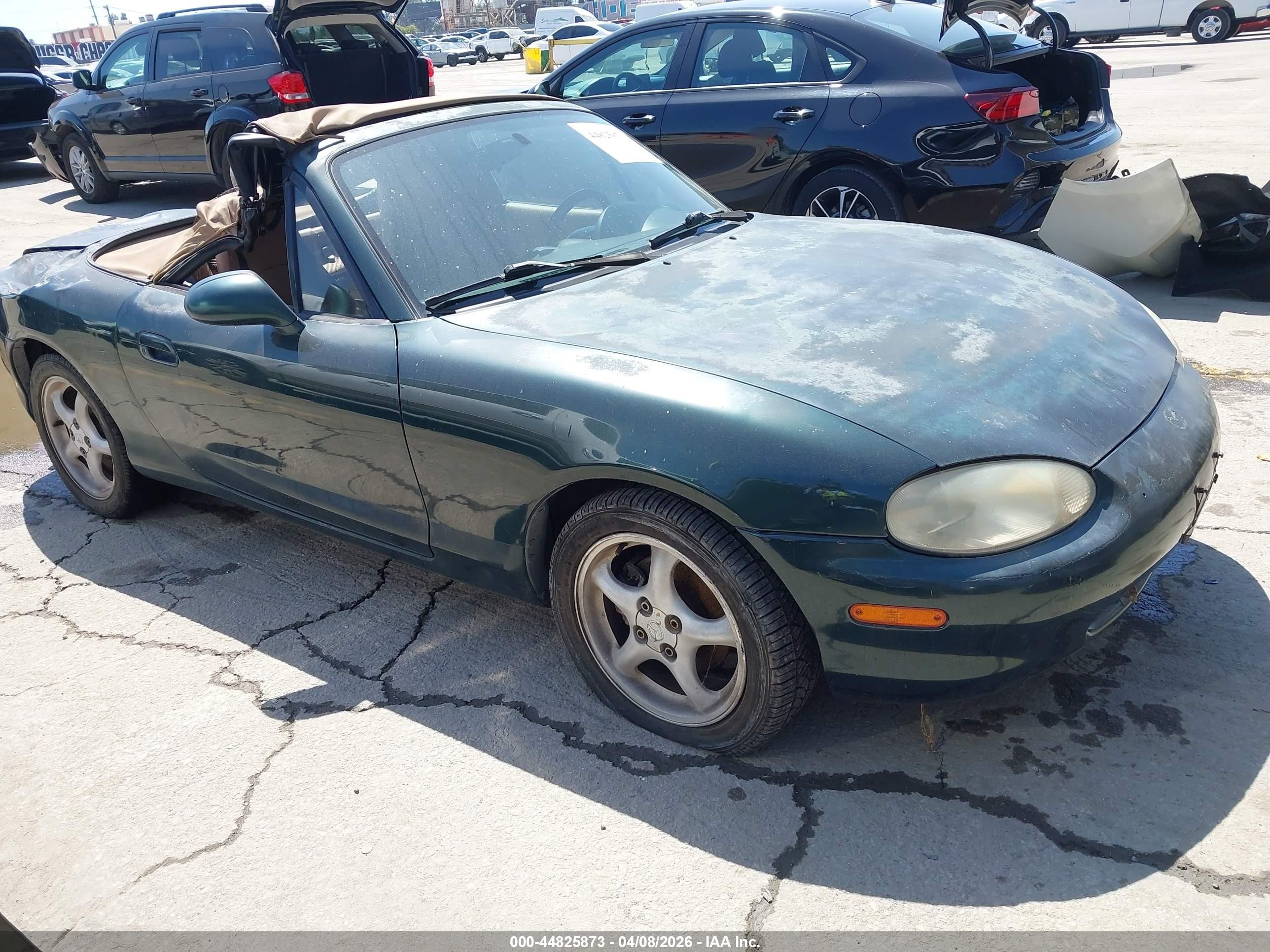 1999 Mazda MX-5 Miata, VIN JM1NB3538X0133717 — Rear end