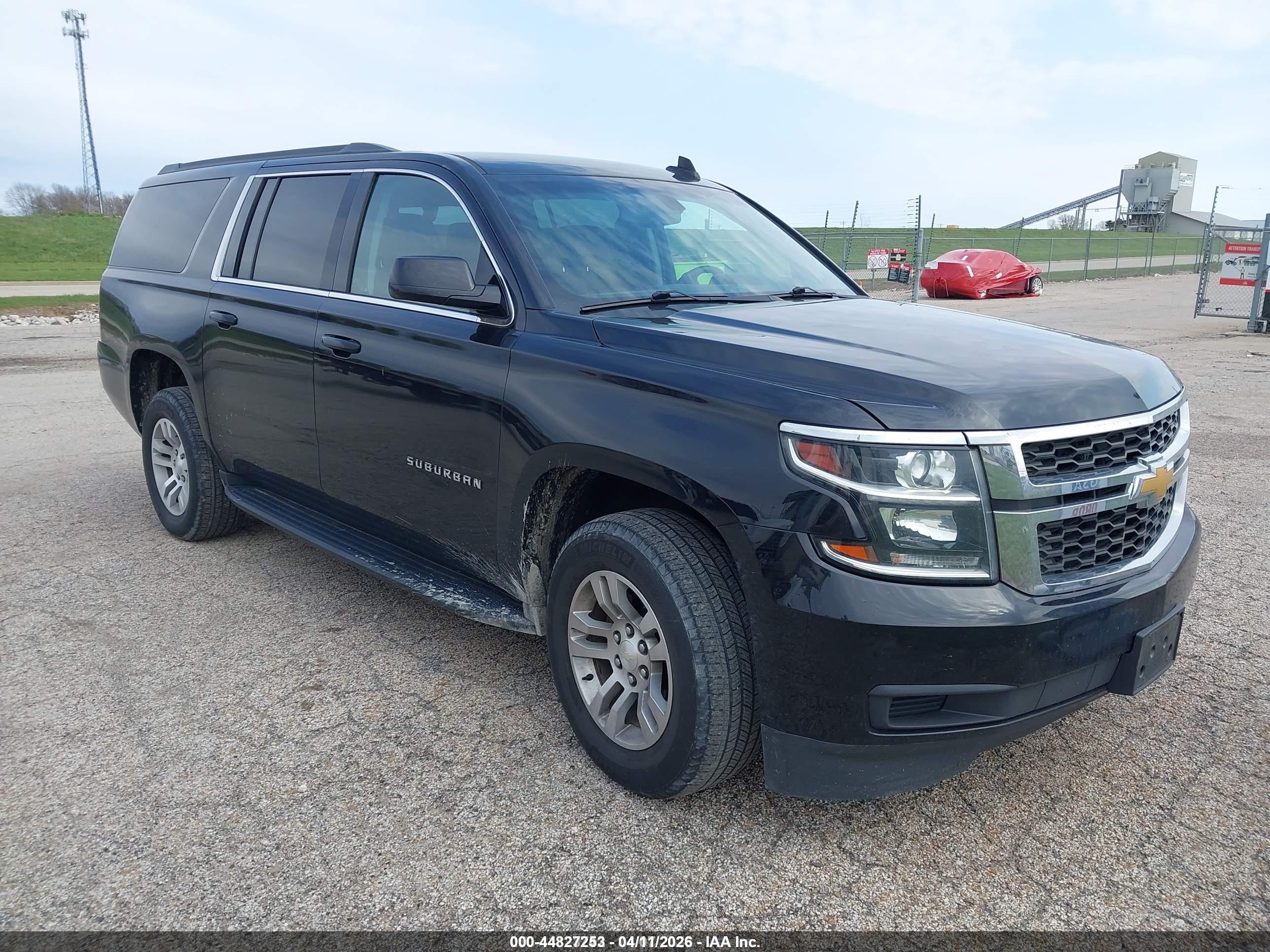 2018 Chevrolet Suburban LS, VIN 1GNSKGEC4JR346264 — Normal wear