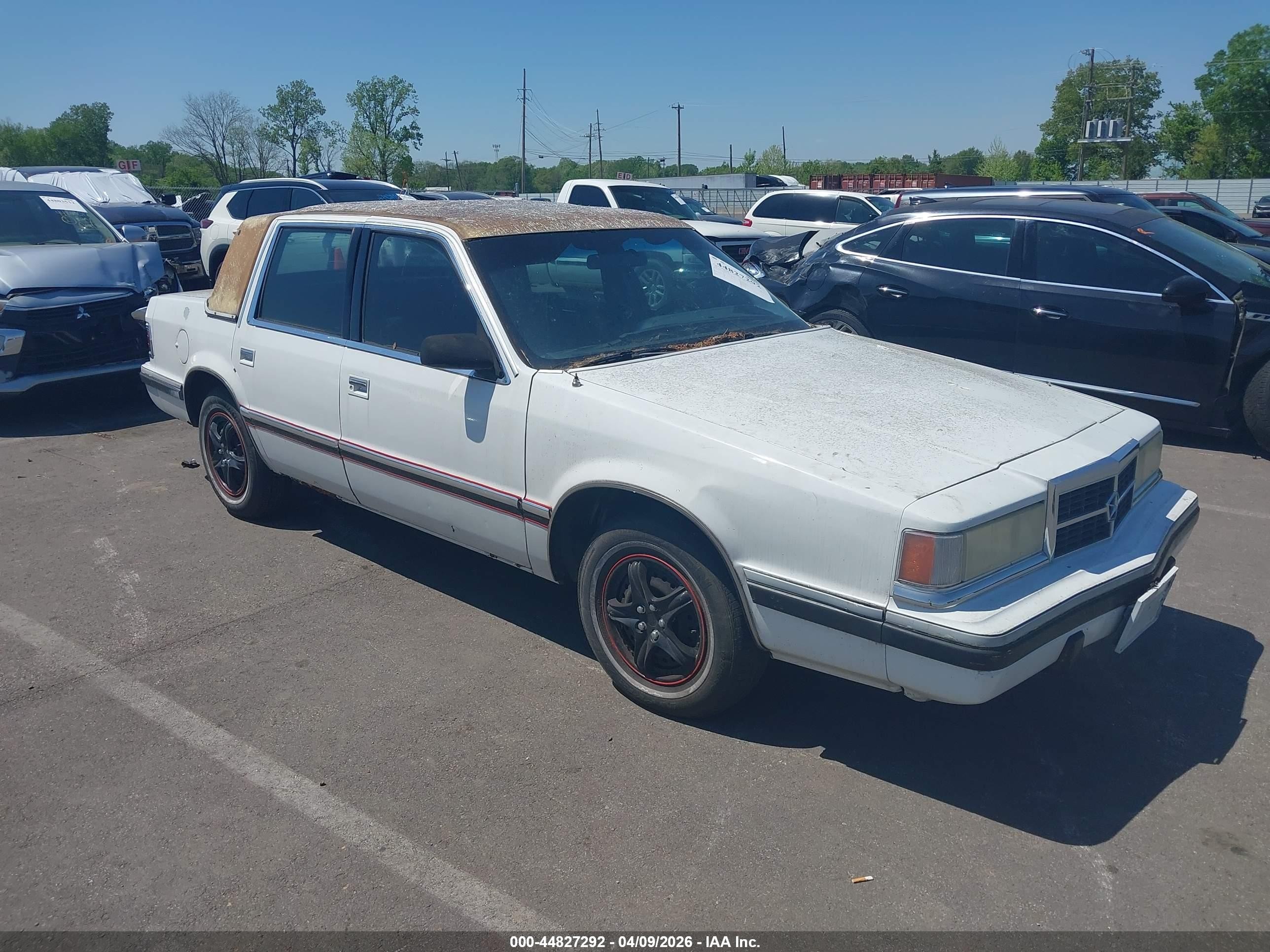 1992 Dodge Dynasty LE, VIN 1B3XC56R8ND711522 — Side