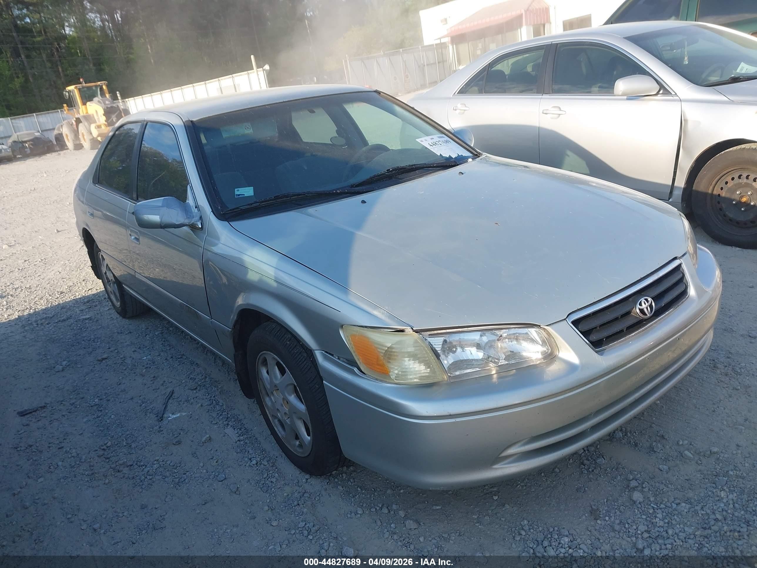 2000 Toyota Camry LE, VIN JT2BG22K0Y0393534 — Front end