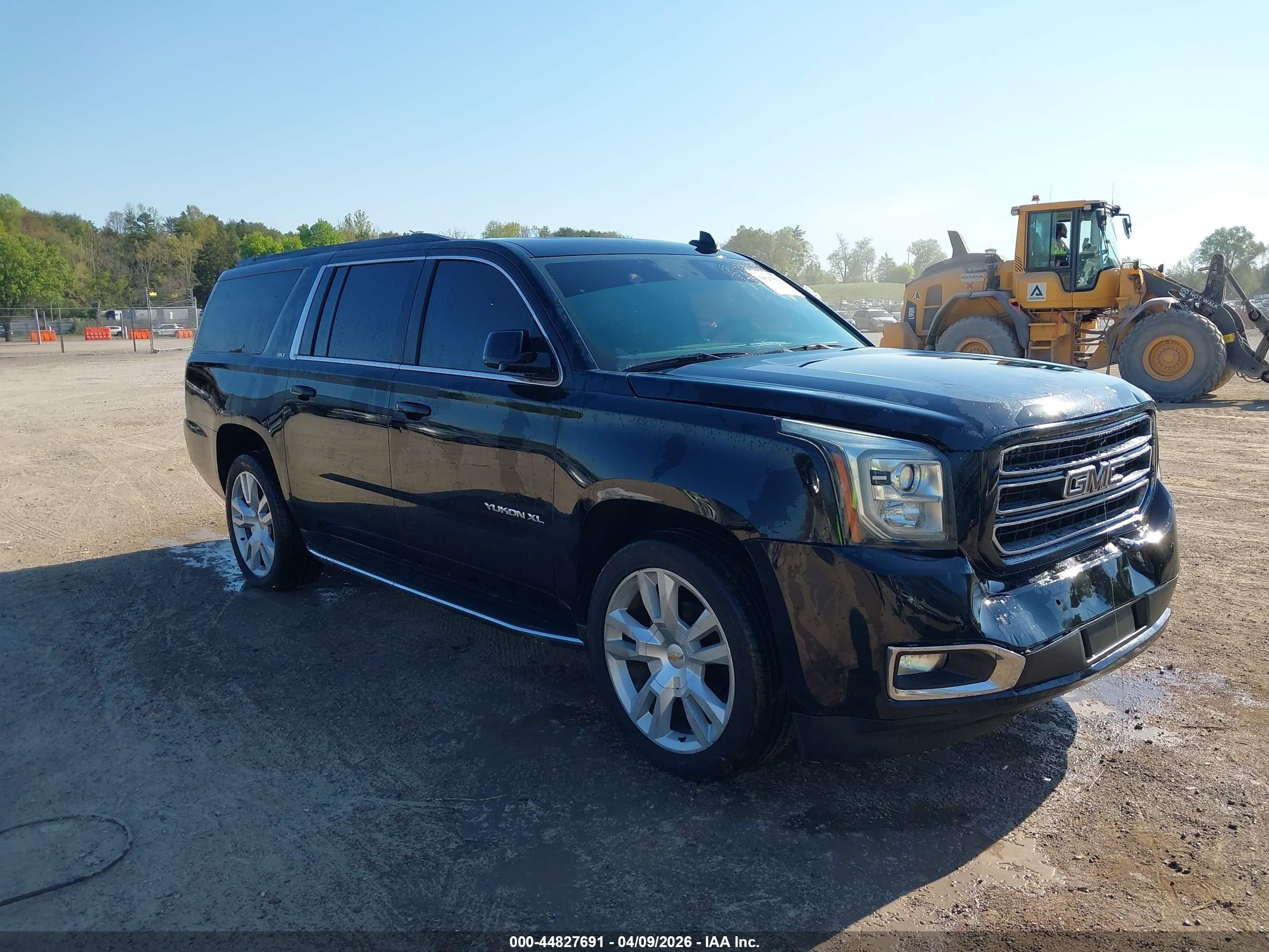 2016 GMC Yukon XL SLT, VIN 1GKS1GKC6GR344612 — Front end