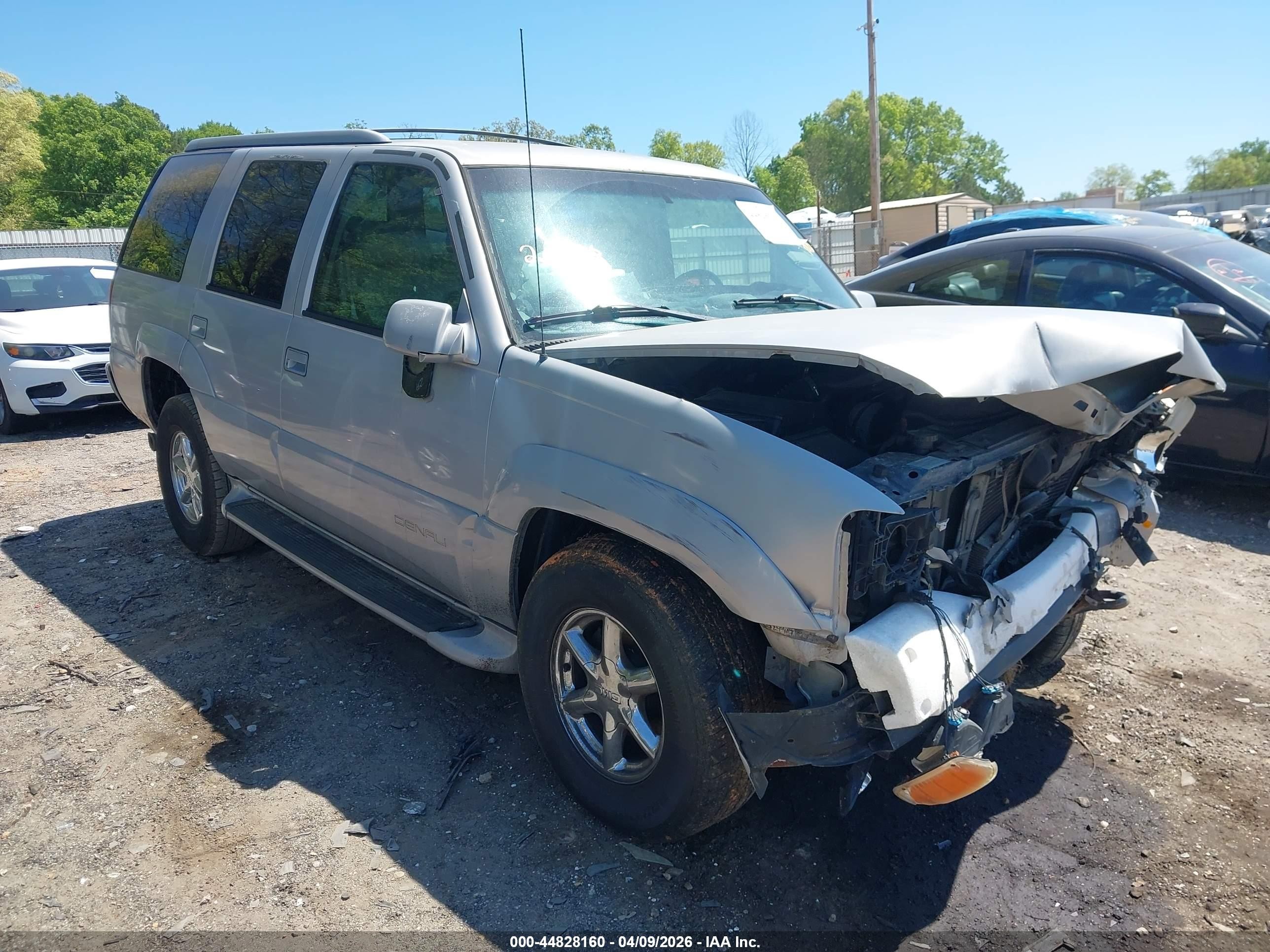 1999 GMC Denali, VIN 1GKEK13RXXR910720 — Front end