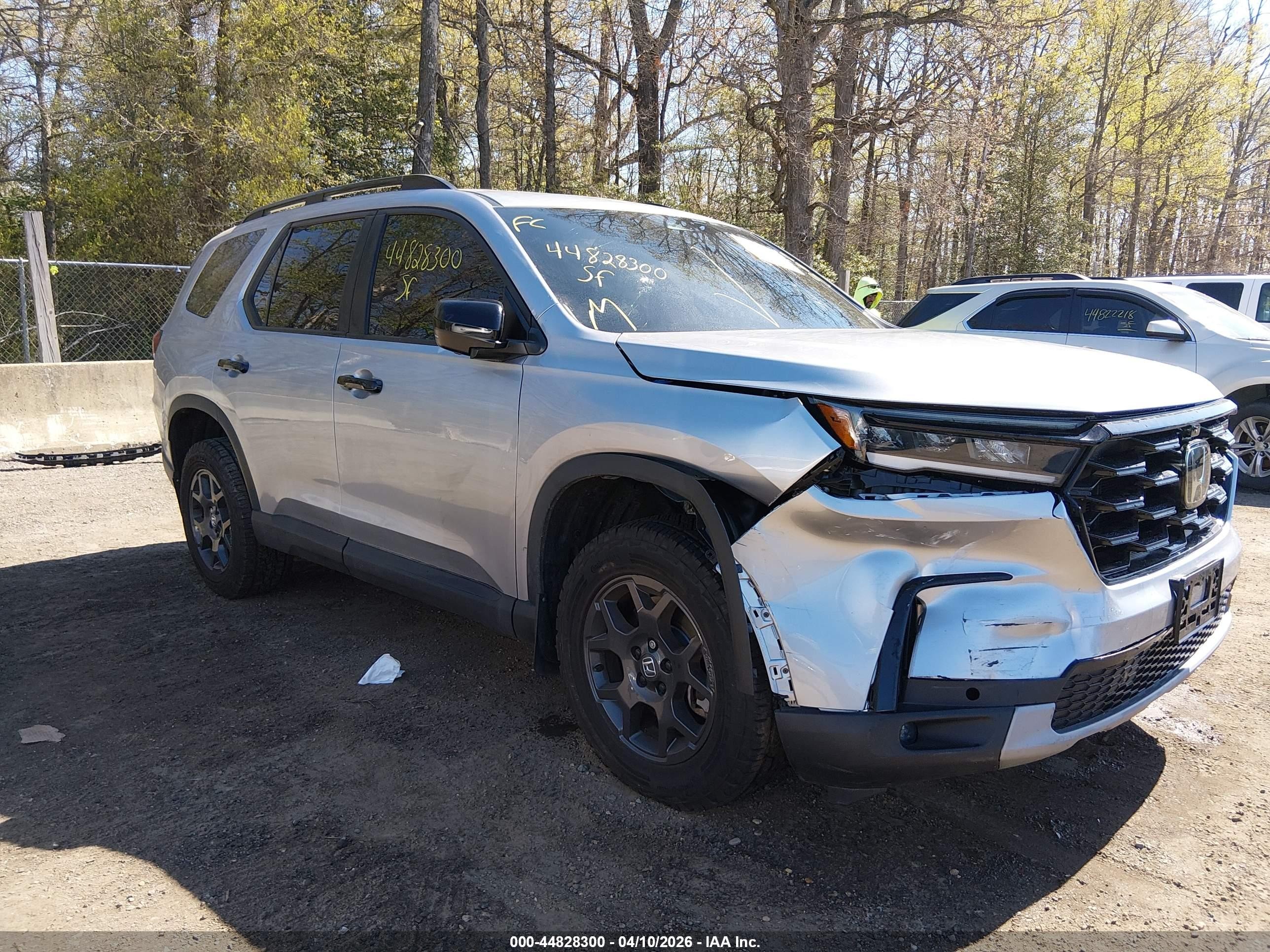 2025 Honda Pilot TrailSport, VIN 5FNYG1H65SB074256 — Перед