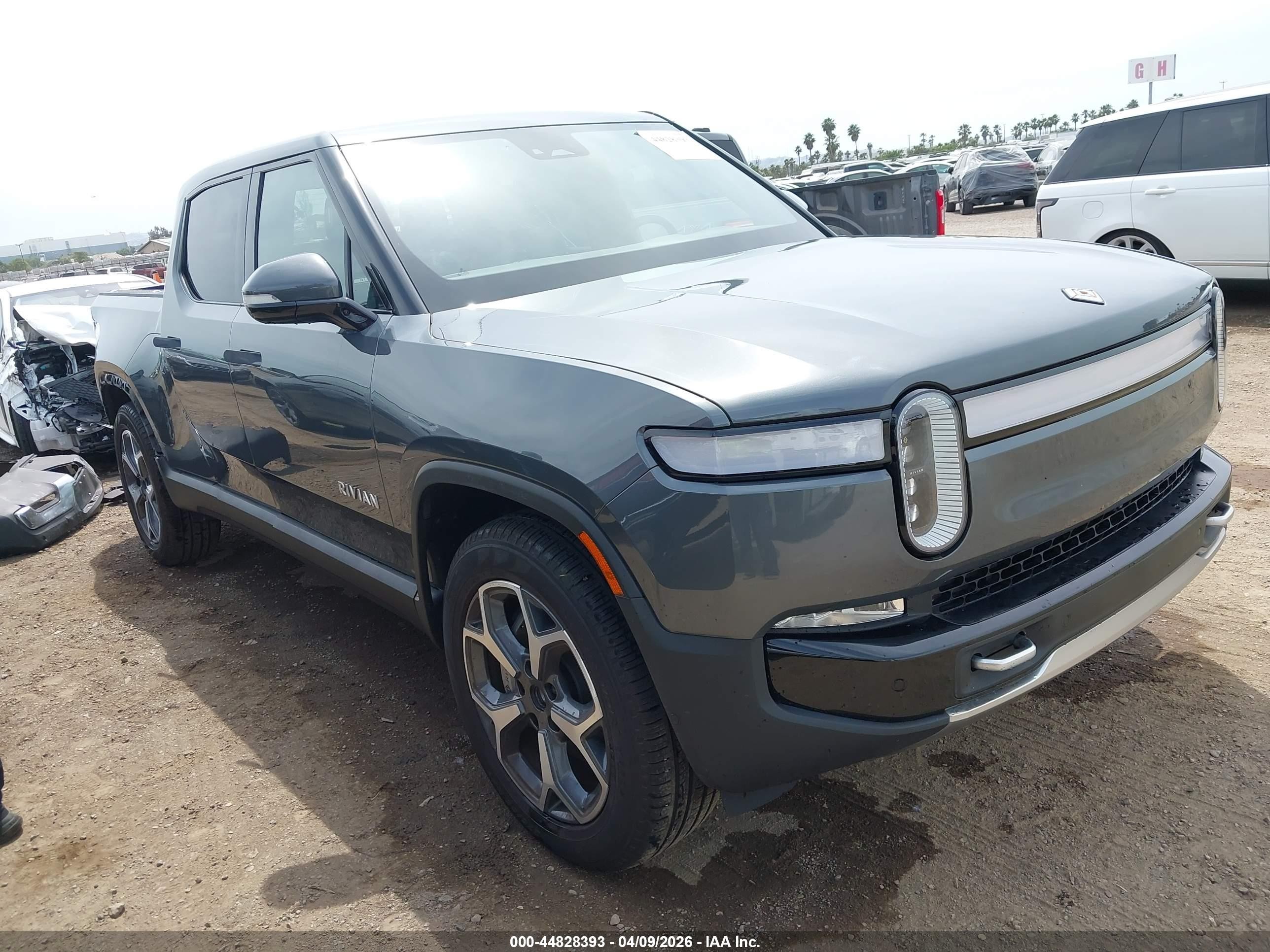 2024 Rivian R1T Adventure, VIN 7FCTGBAA1RN033675 — Rear end