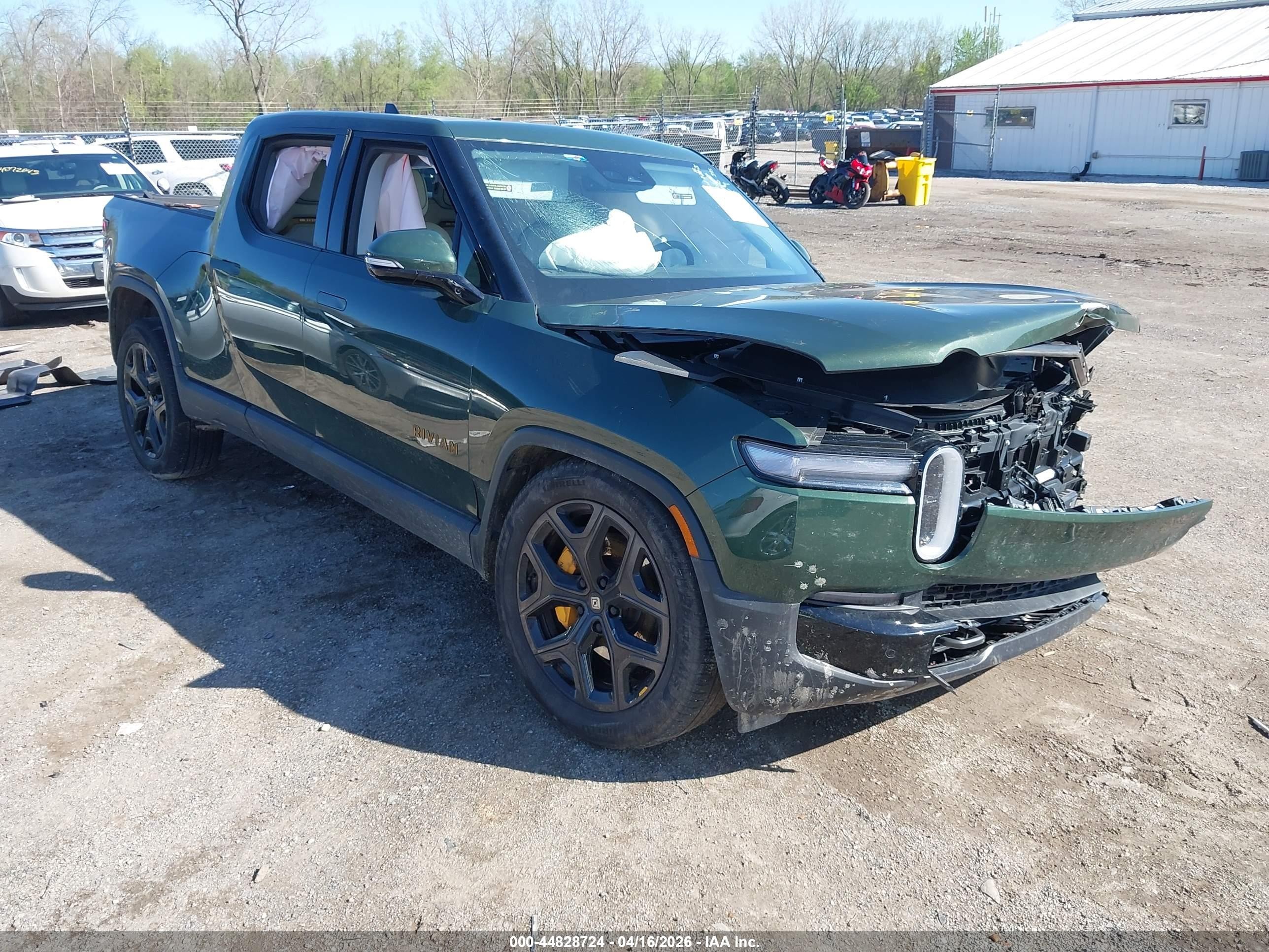 2025 Rivian R1T Premium, VIN 7FCTGCAP3SN041308 — Front end