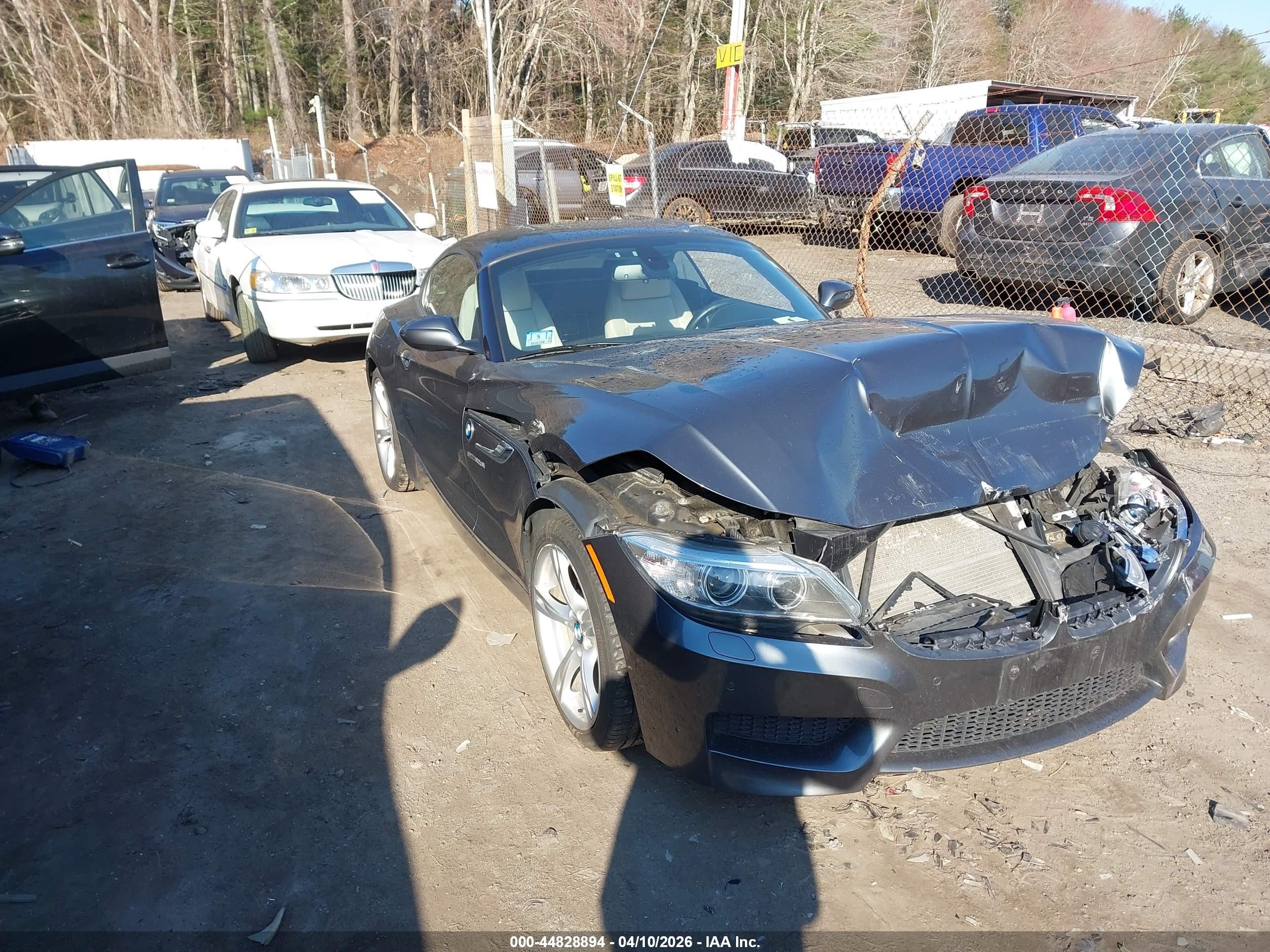 2015 BMW Z4 sDrive28i, VIN WBALL5C51FJ997745 — Front end