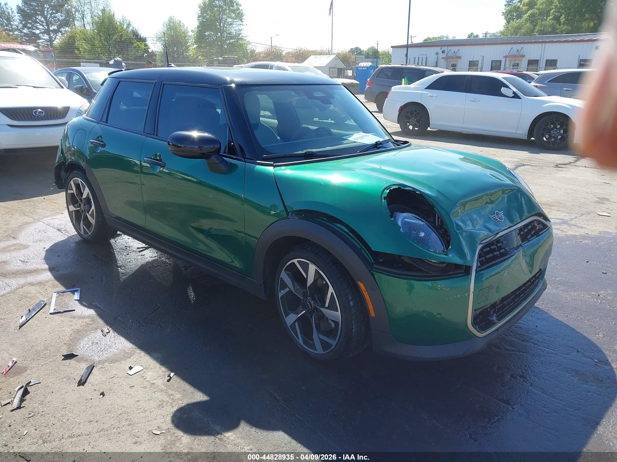2025 MINI Hardtop 4 Door Cooper S, VIN WMW53GD03S2W51661 — Front end