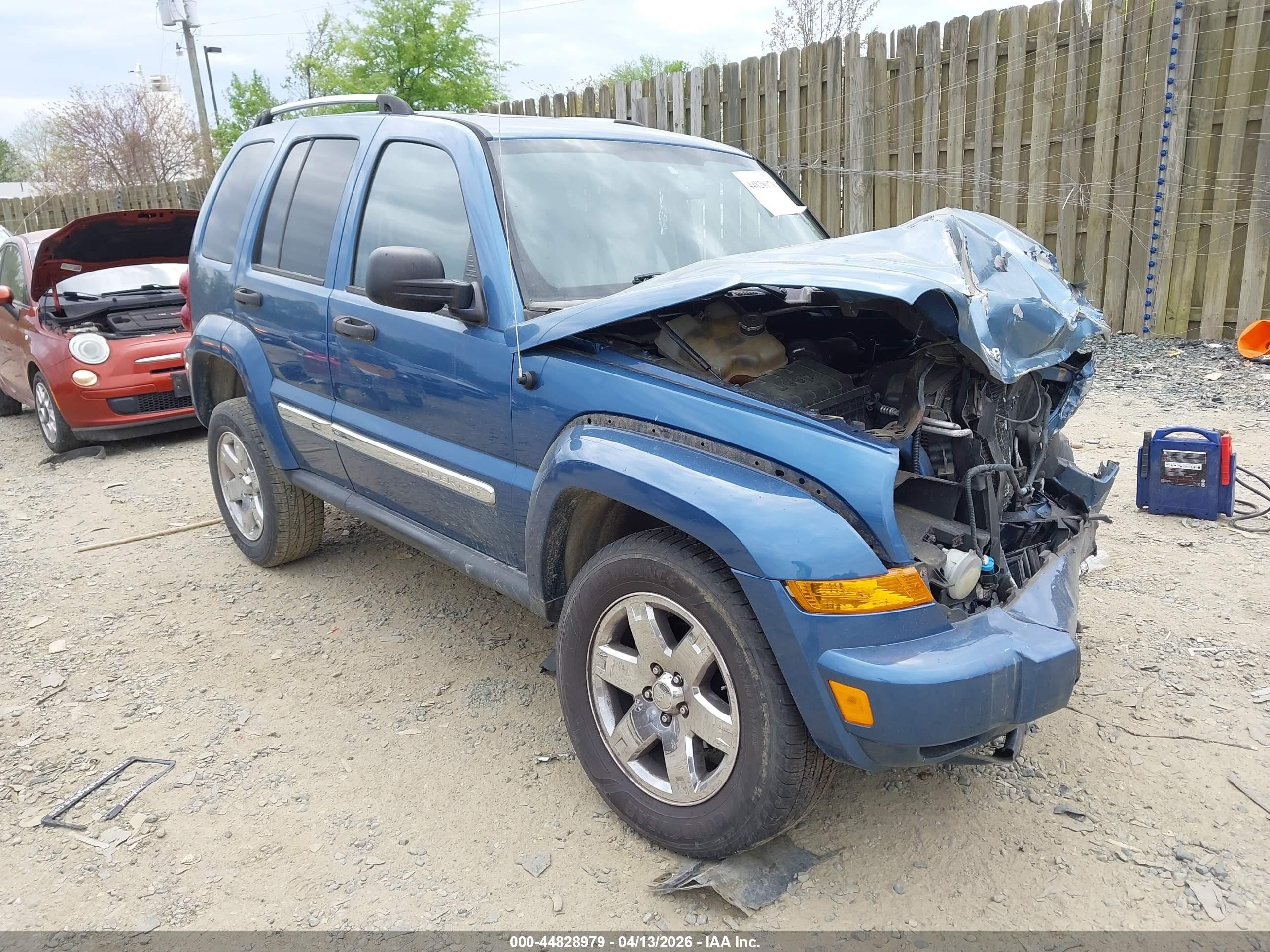 2006 Jeep Liberty Limited, VIN 1J8GL58K76W272715 — Front end