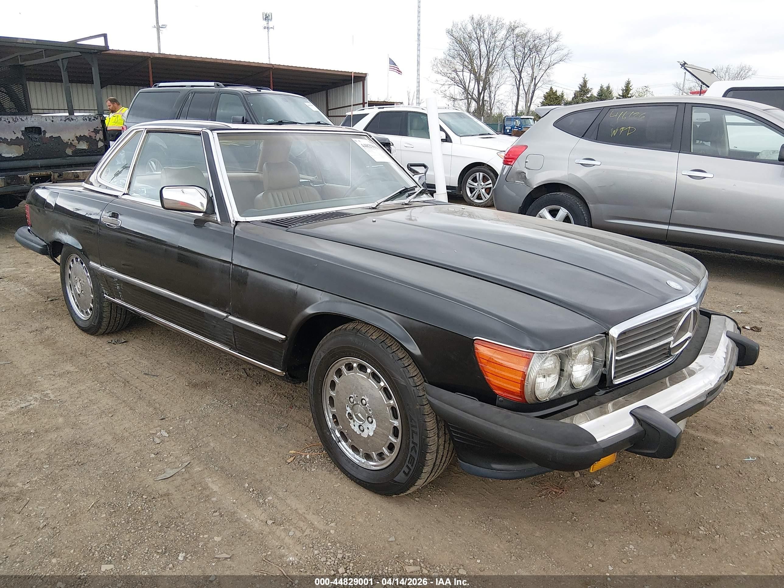 1987 Mercedes-Benz 560 SL, VIN WDBBA48DXHA062451 — Front end