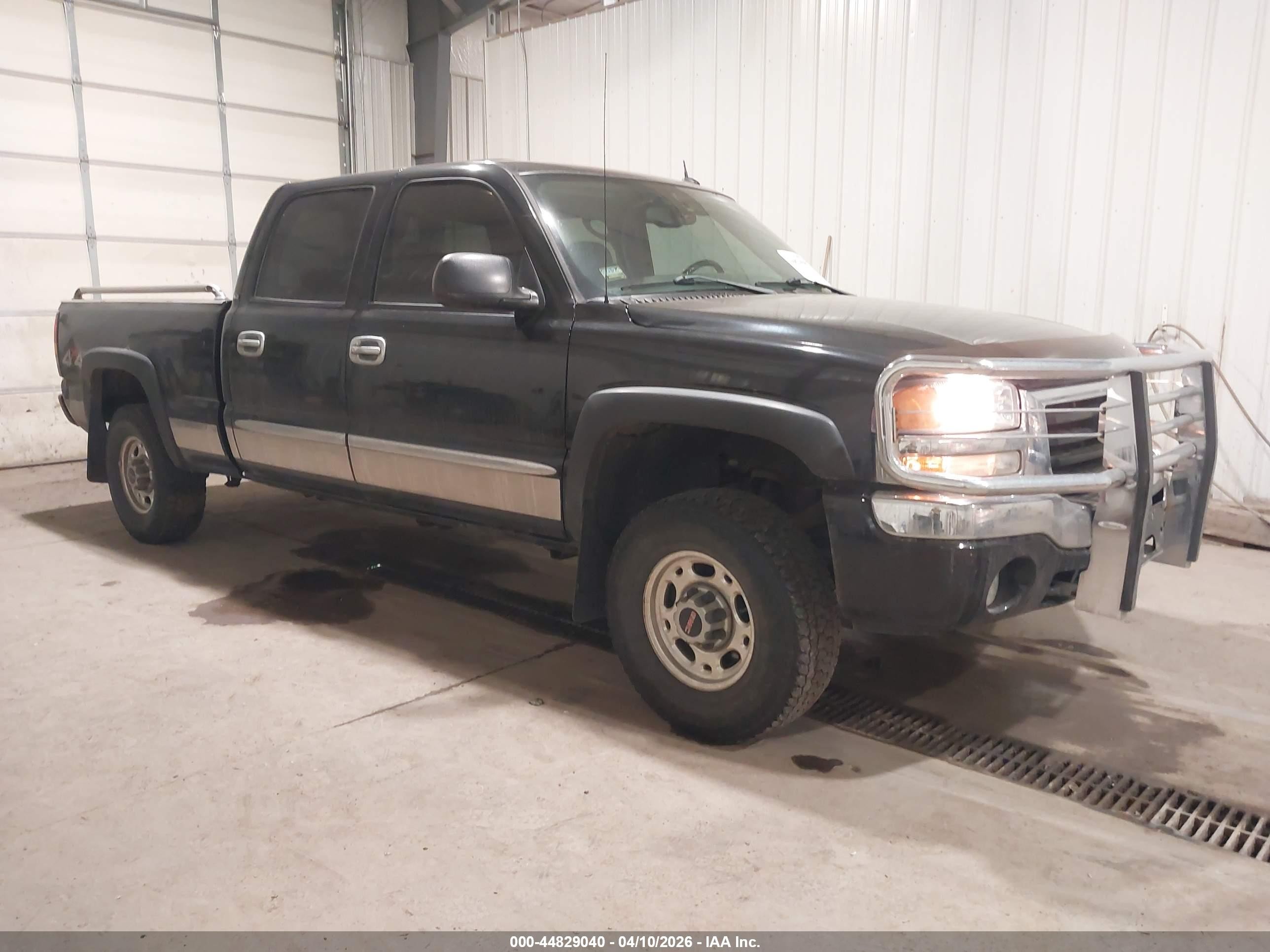 2005 GMC Sierra 1500HD SLE, VIN 1GTGK13U95F904379 — Rear end