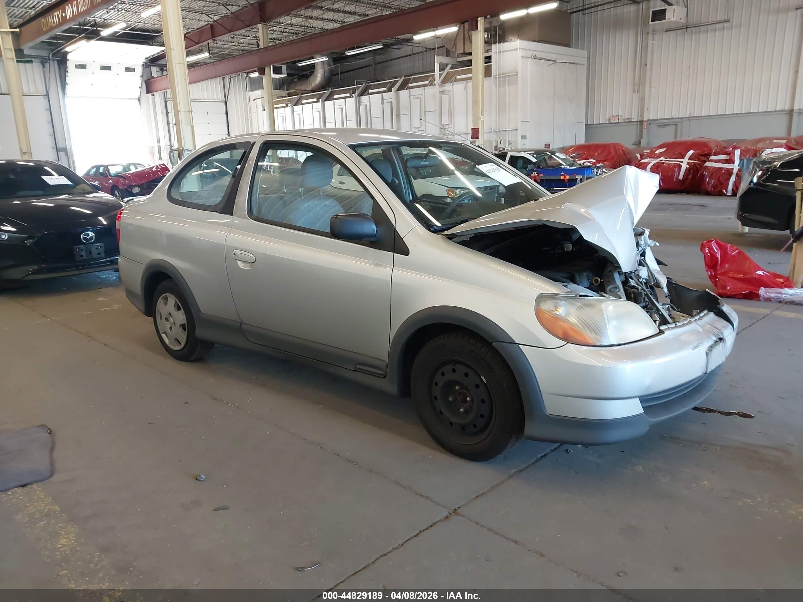 2001 Toyota ECHO, VIN JTDAT123910155124 — Перед