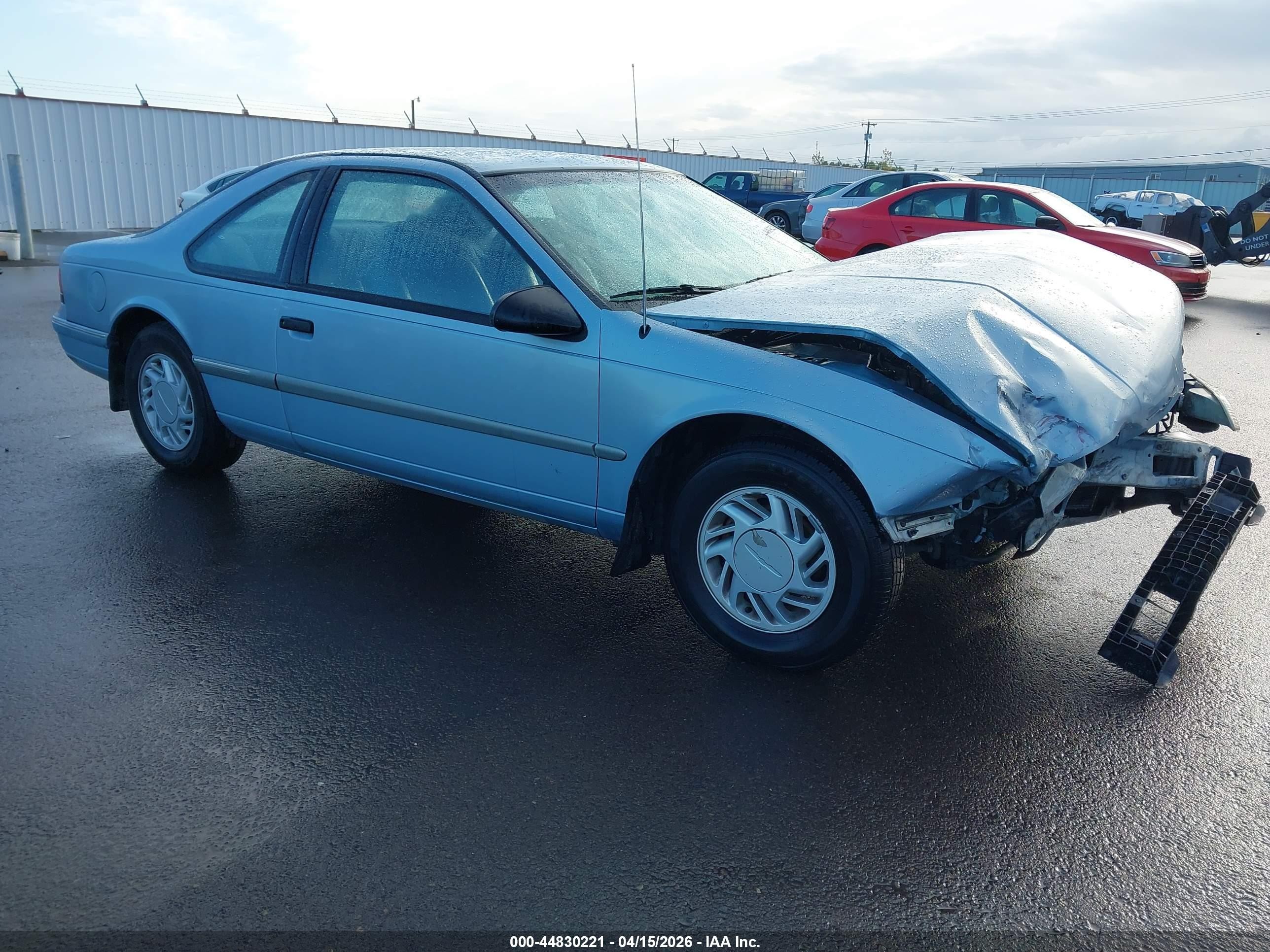 1992 Ford Thunderbird LX, VIN 1FAPP62TXNH157389 — Front end