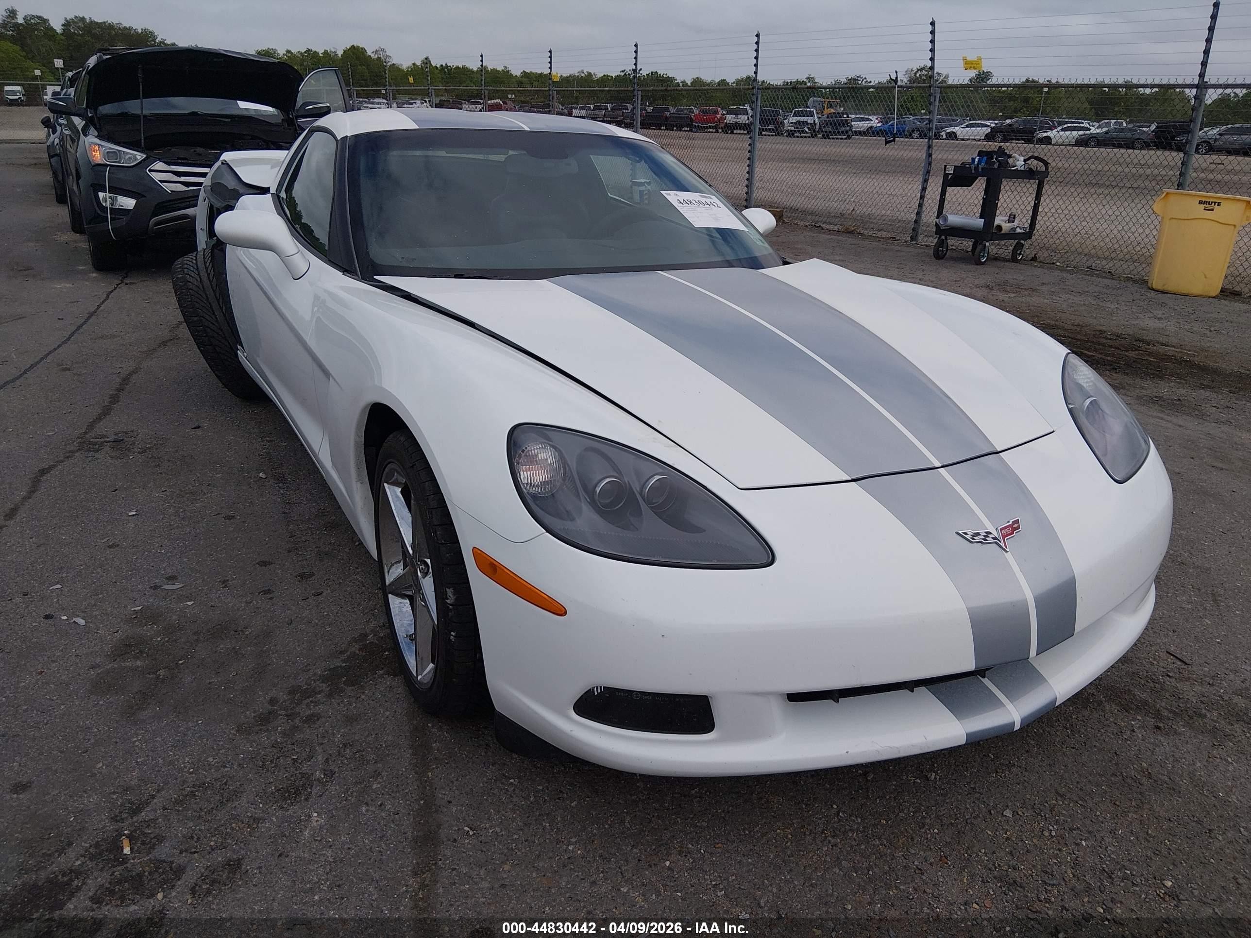 2013 Chevrolet Corvette, VIN 1G1Y22DW6D5100502 — Side