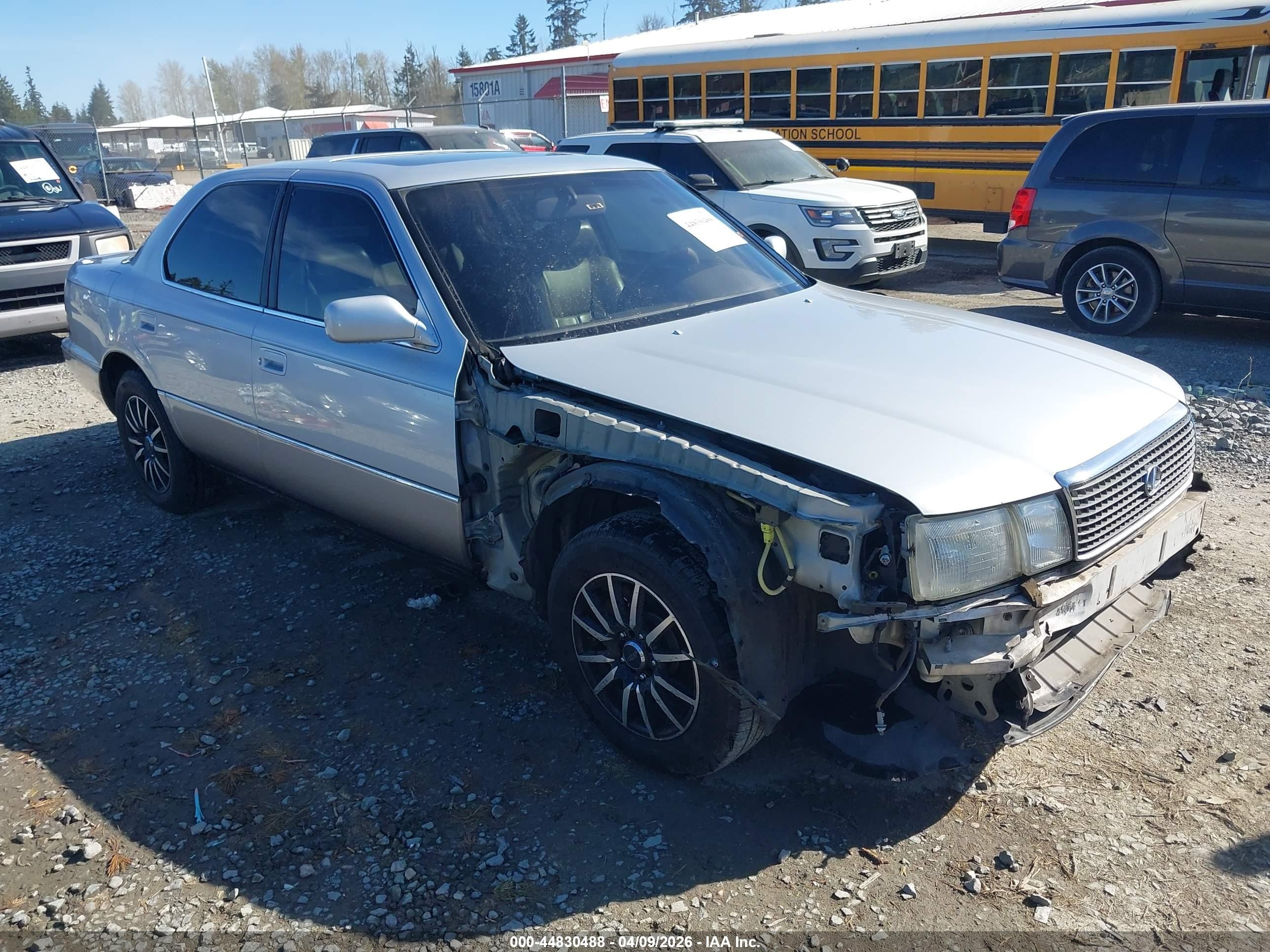 1991 Lexus LS 400, VIN JT8UF11E0M0050580 — Front end