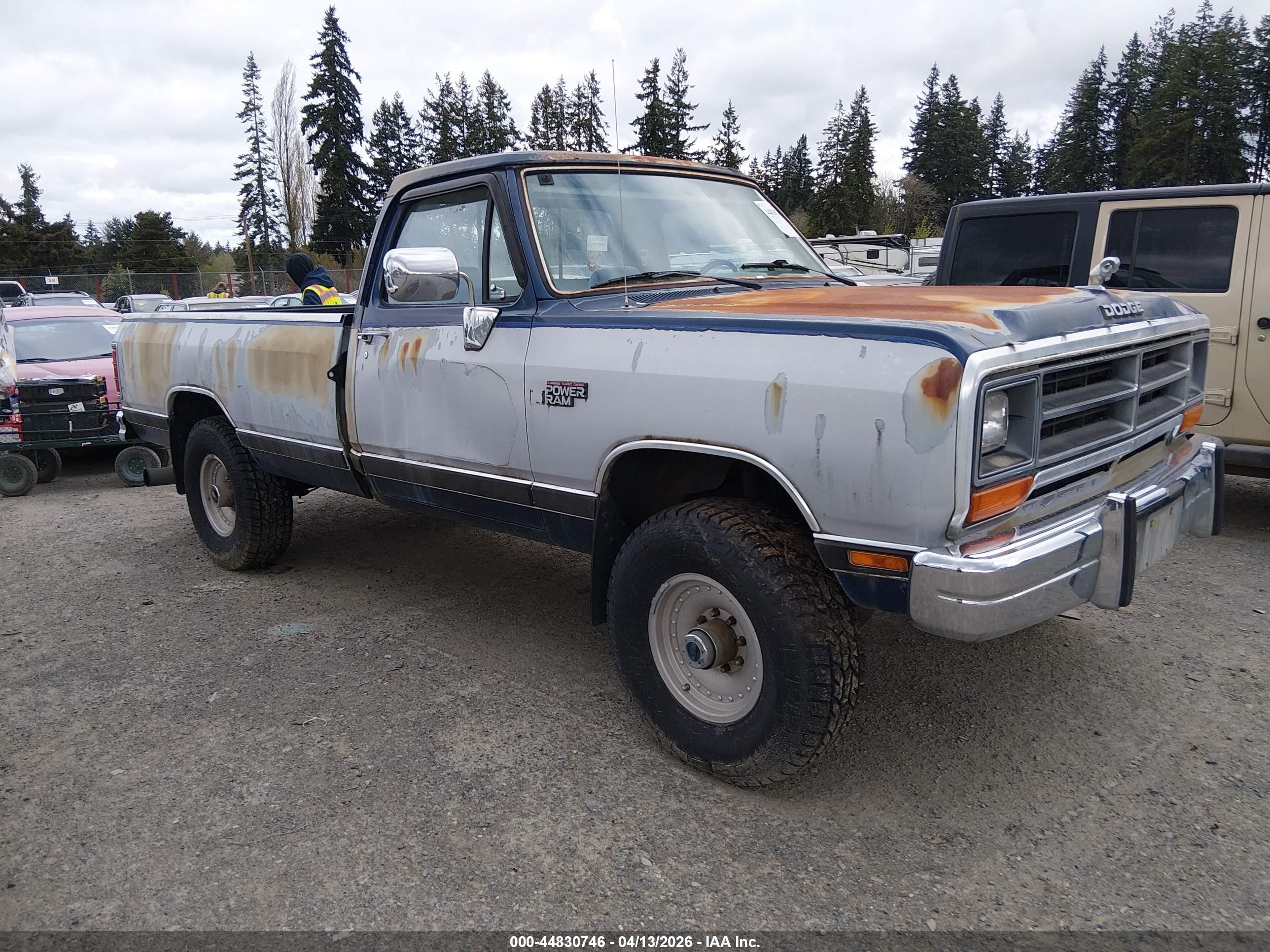 1990 Dodge W SERIES, VIN 1B7KM2682LS705588 — Front end