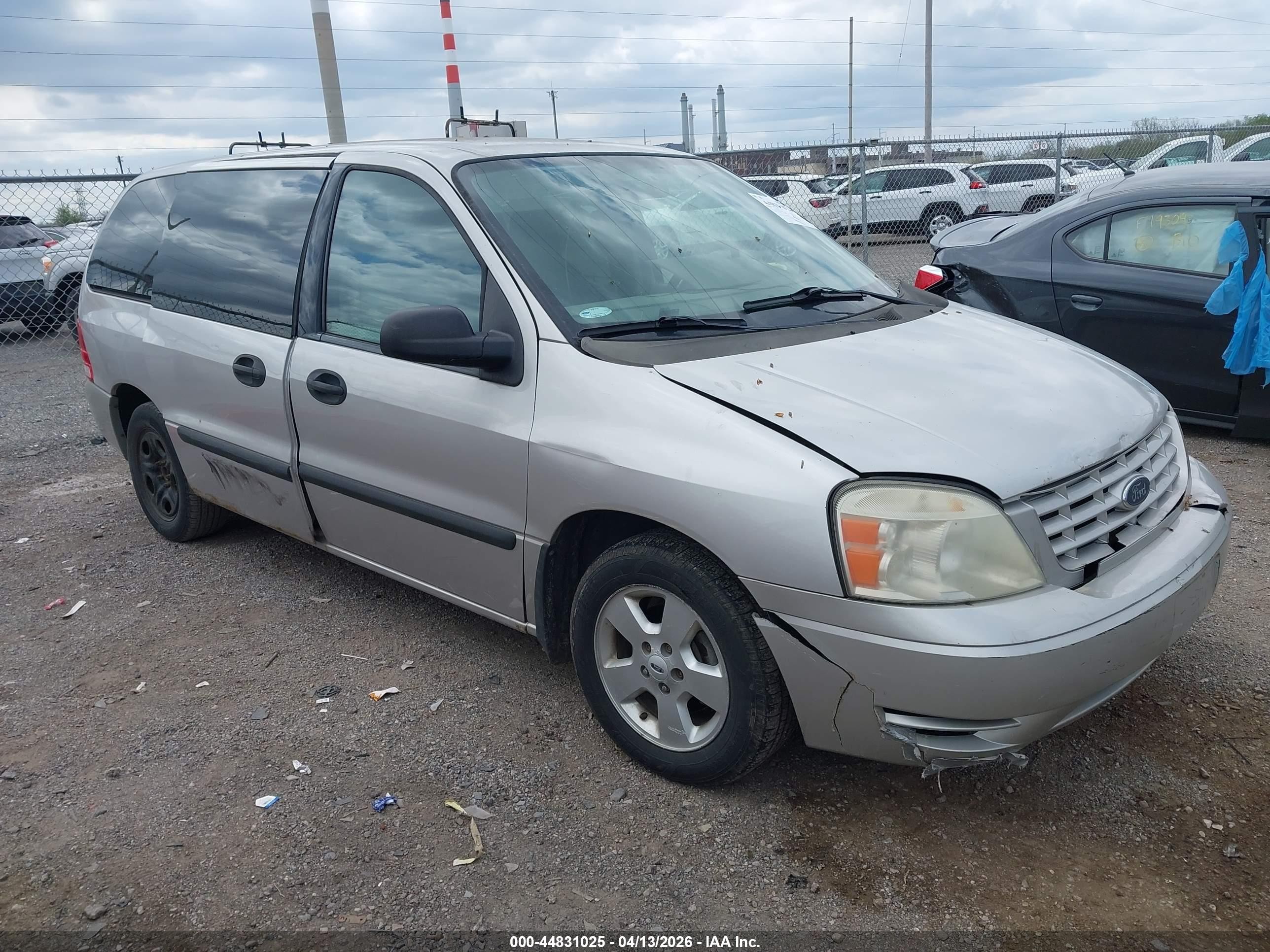 2004 Ford Freestar S, VIN 2FMZA50644BA19060 — Front end