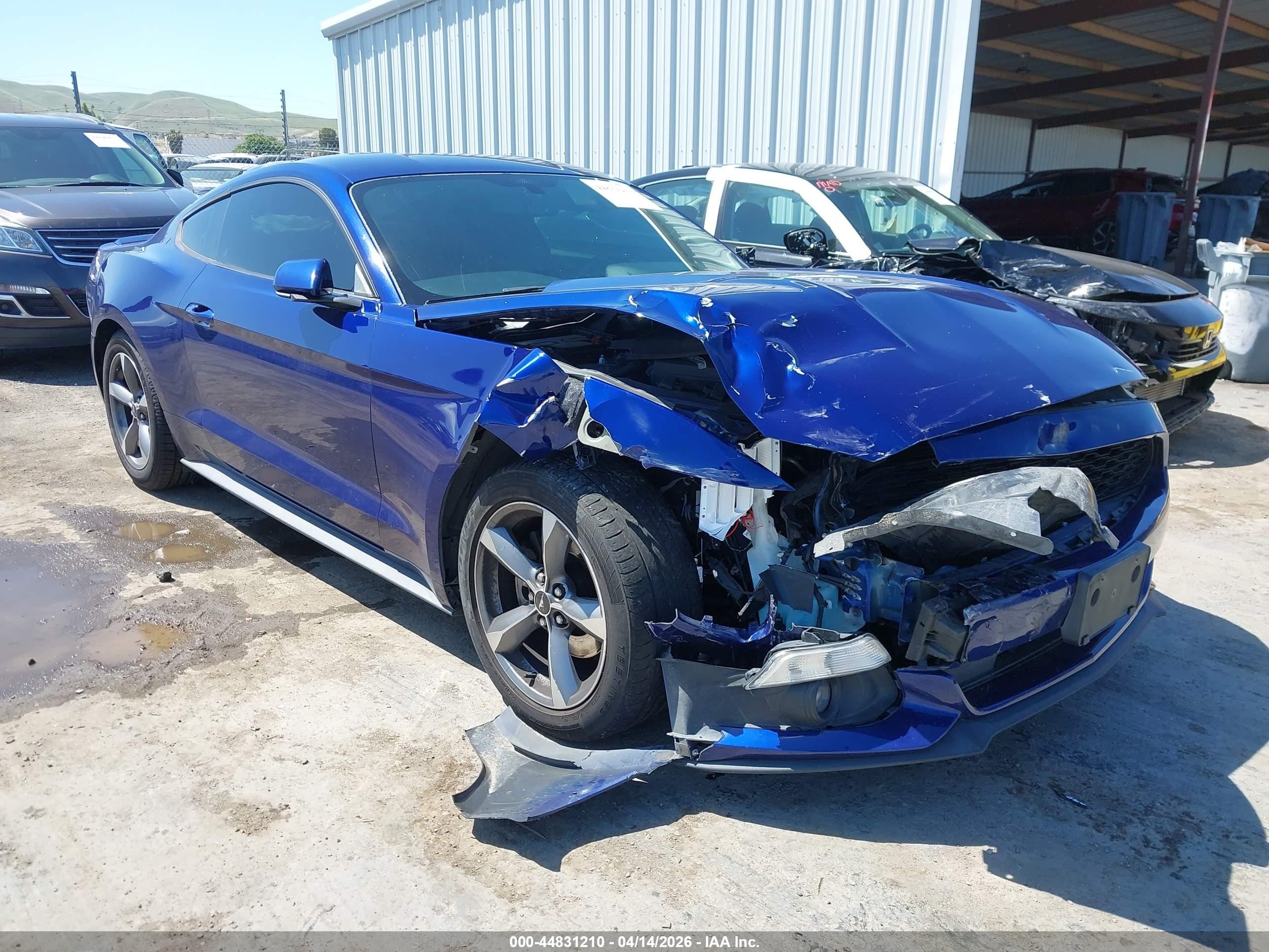 2016 Ford Mustang V6, VIN 1FA6P8AM8G5306727 — Front end