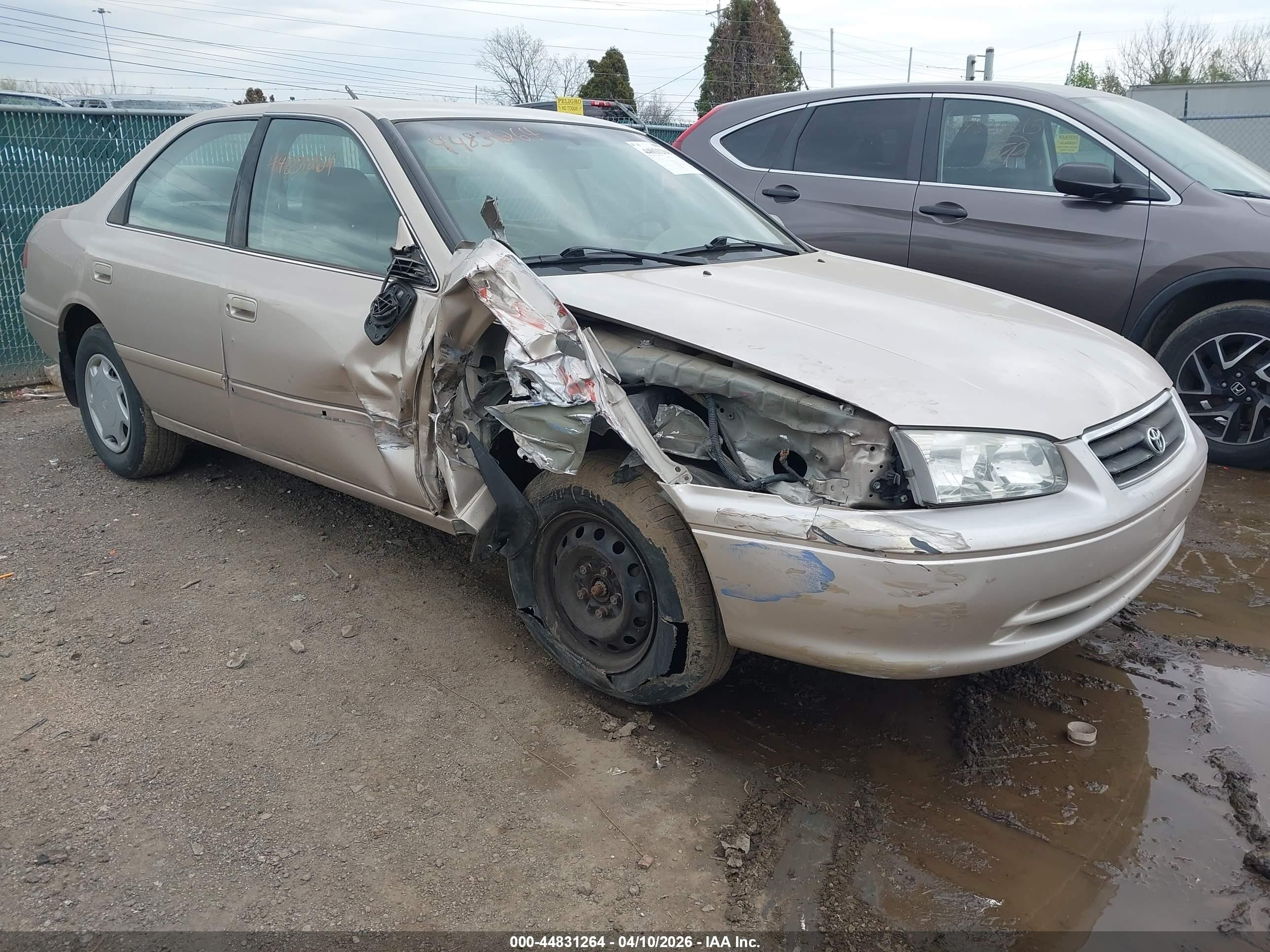 2000 Toyota Camry CE, VIN 4T1BG22K3YU730841 — Front end
