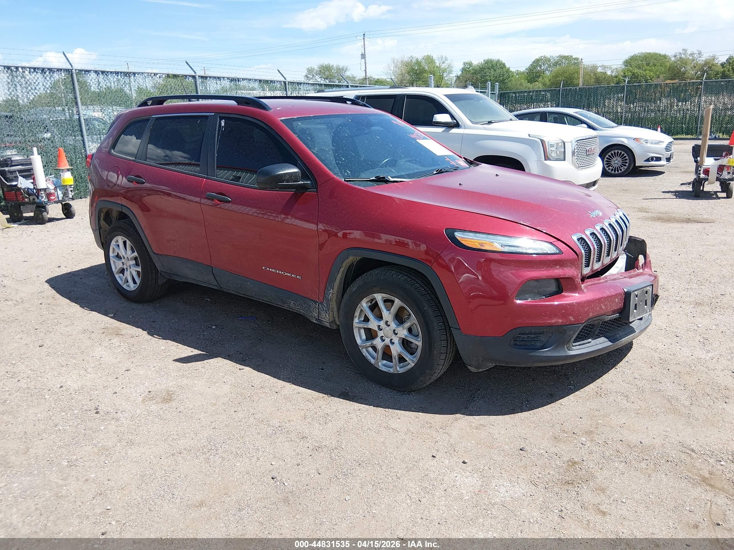 2016 Jeep Cherokee Altitude, VIN 1C4PJMAB1GW286838 — Front end
