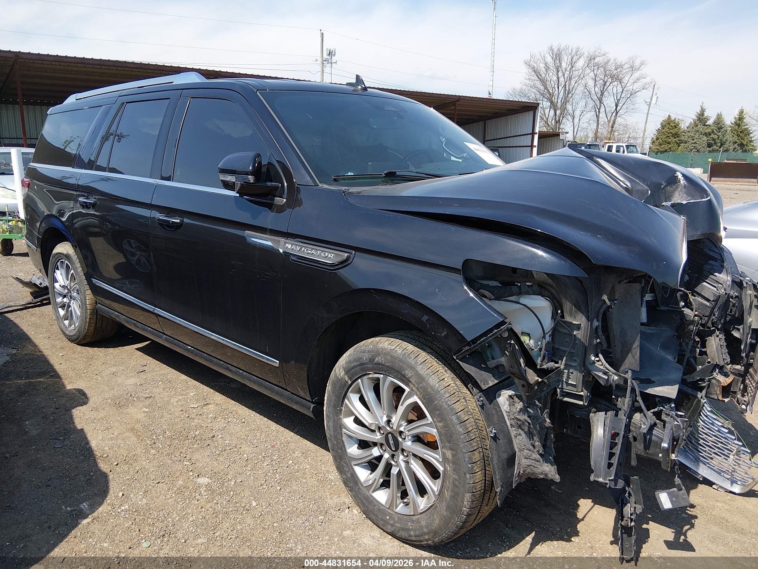 2022 Lincoln Navigator Standard, VIN 5LMJJ3NT7NEL02412 — Front end