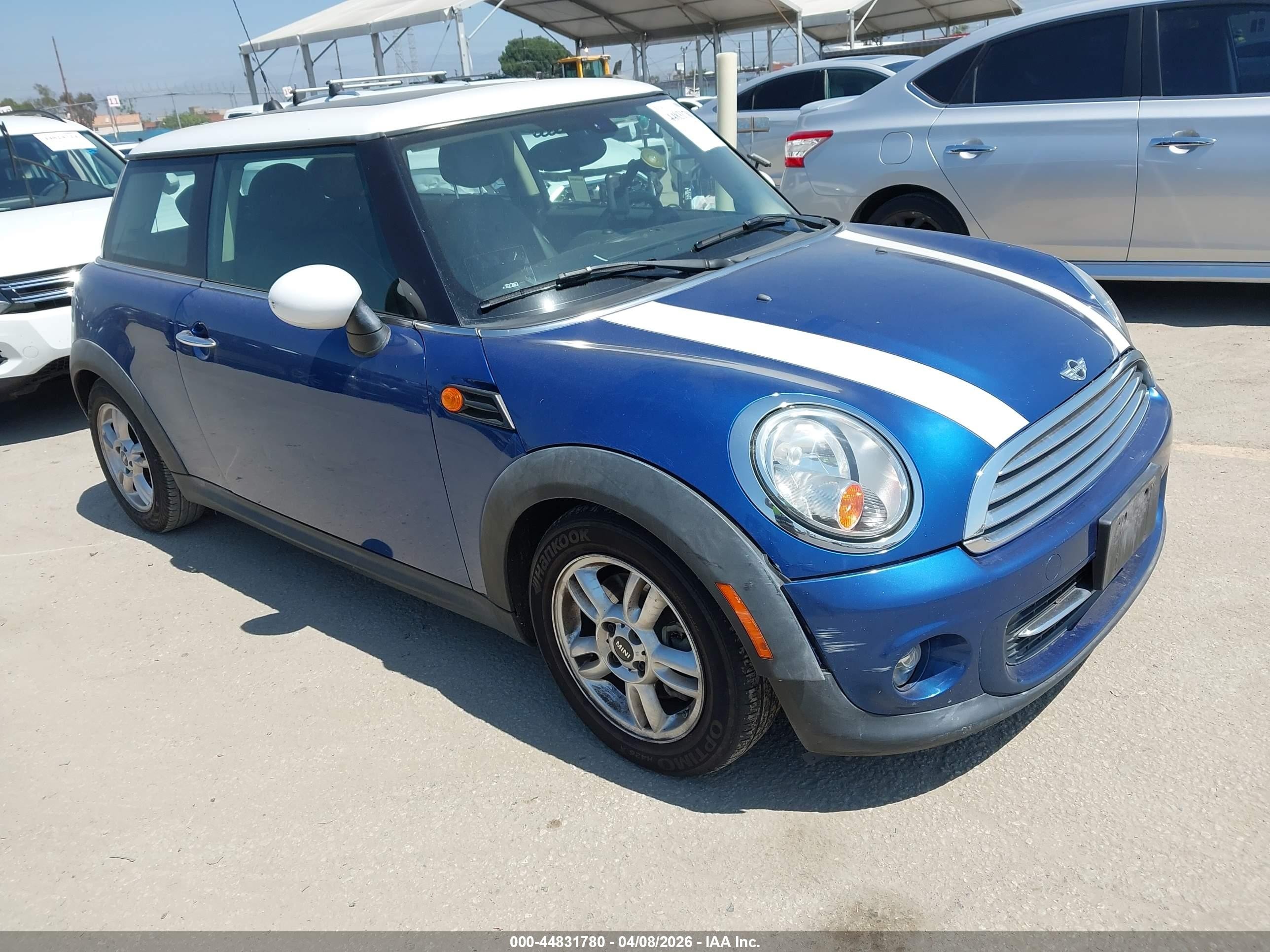 2013 MINI Hardtop, VIN WMWSU3C57DT685735 — Не указано