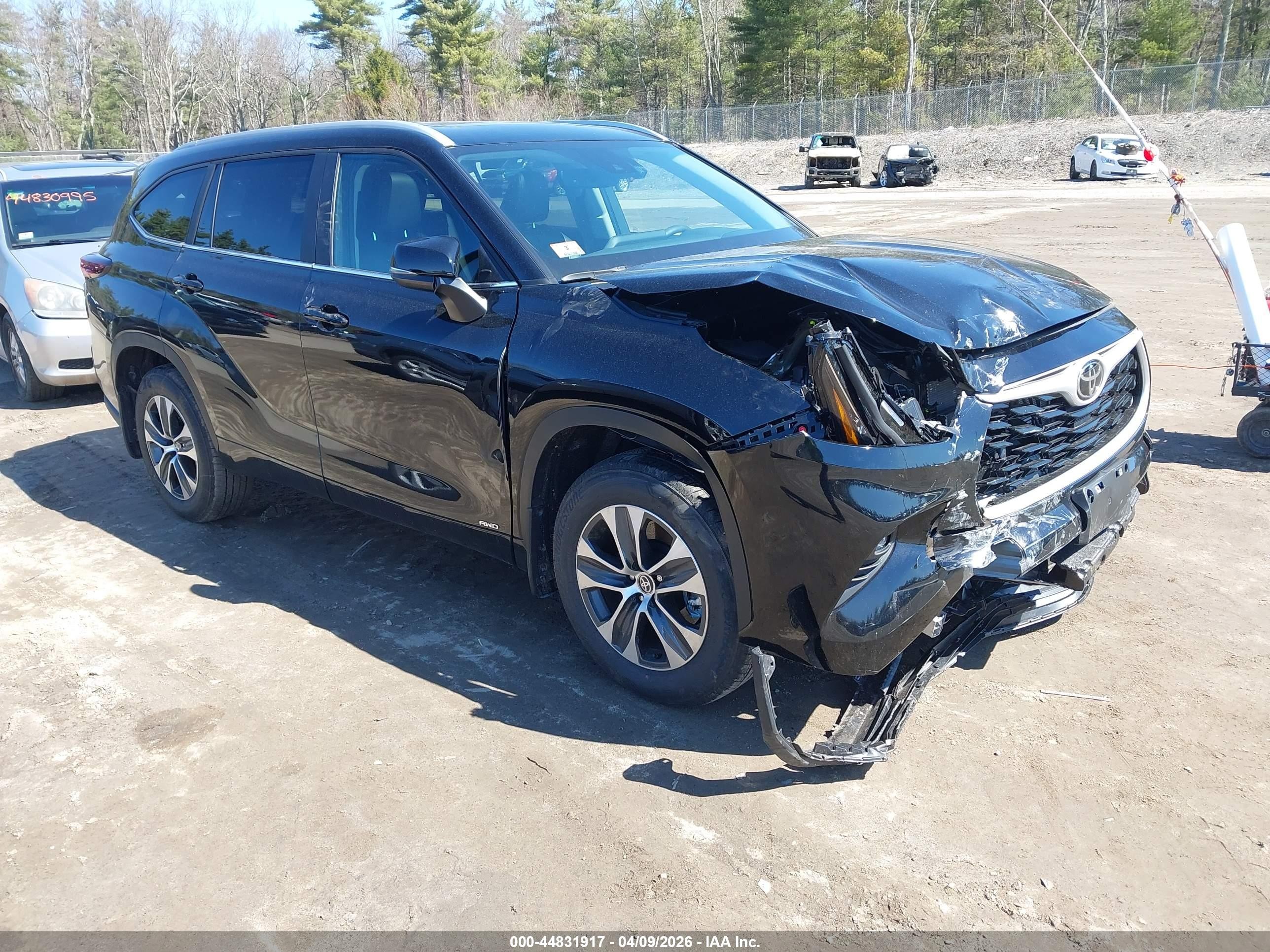 2026 Toyota Highlander Hybrid XLE, VIN 5TDKBRCH7TS709163 — All over