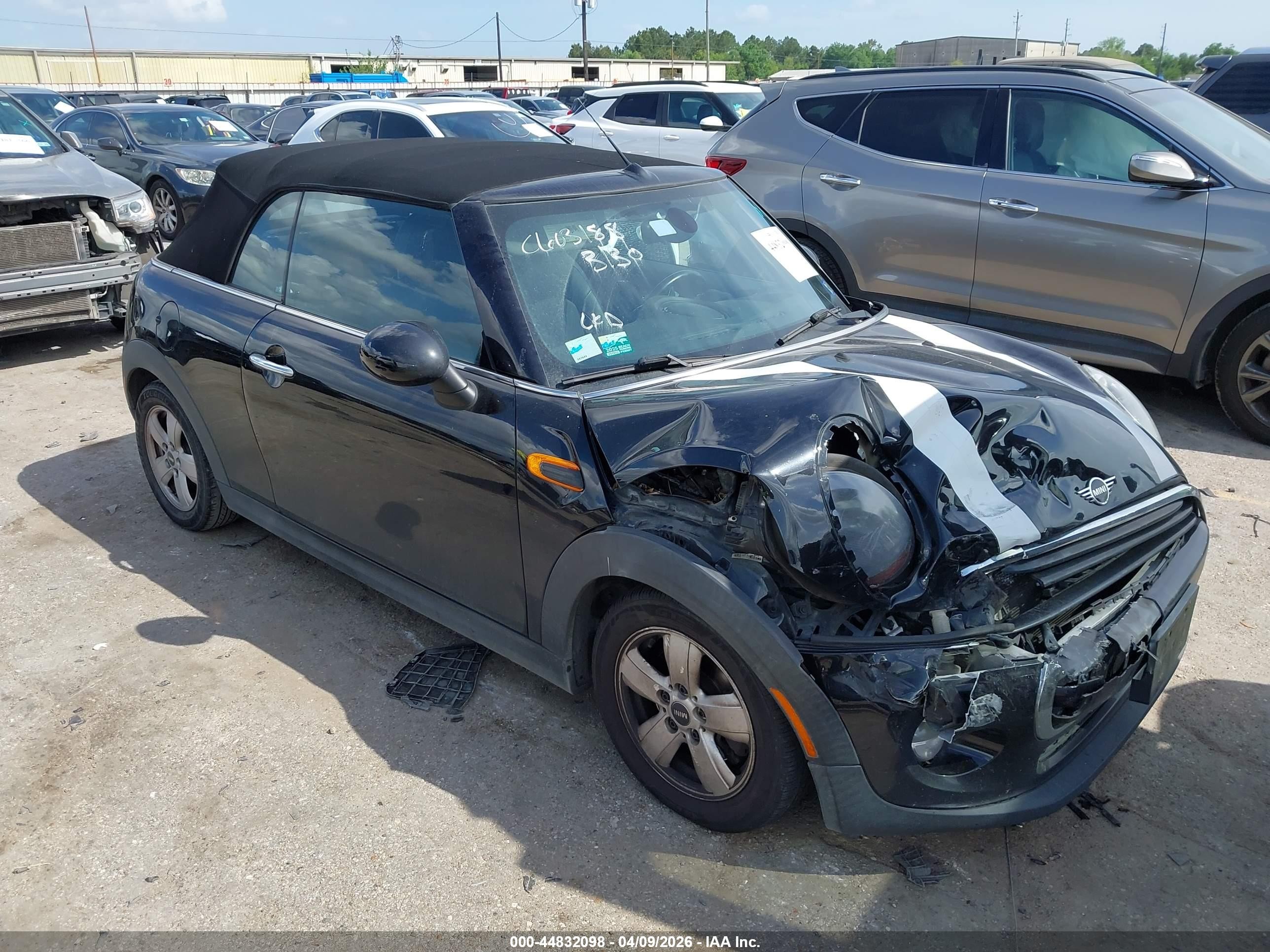 2019 MINI Convertible Cooper, VIN WMWWG5C58K3E22741 — Front end