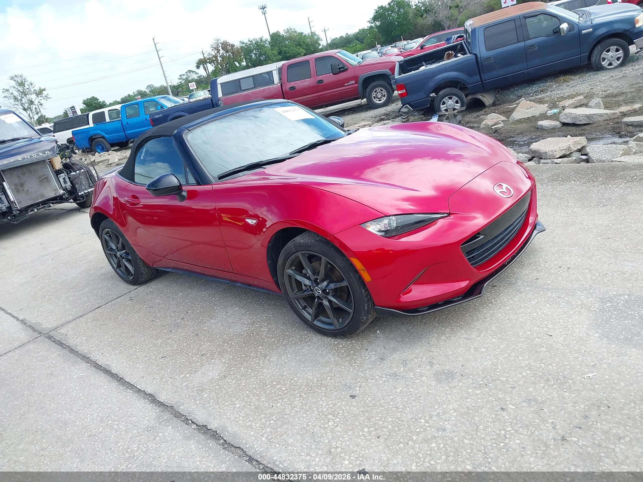 2016 Mazda MX-5 Miata Club, VIN JM1NDAC71G0114589 — Front end
