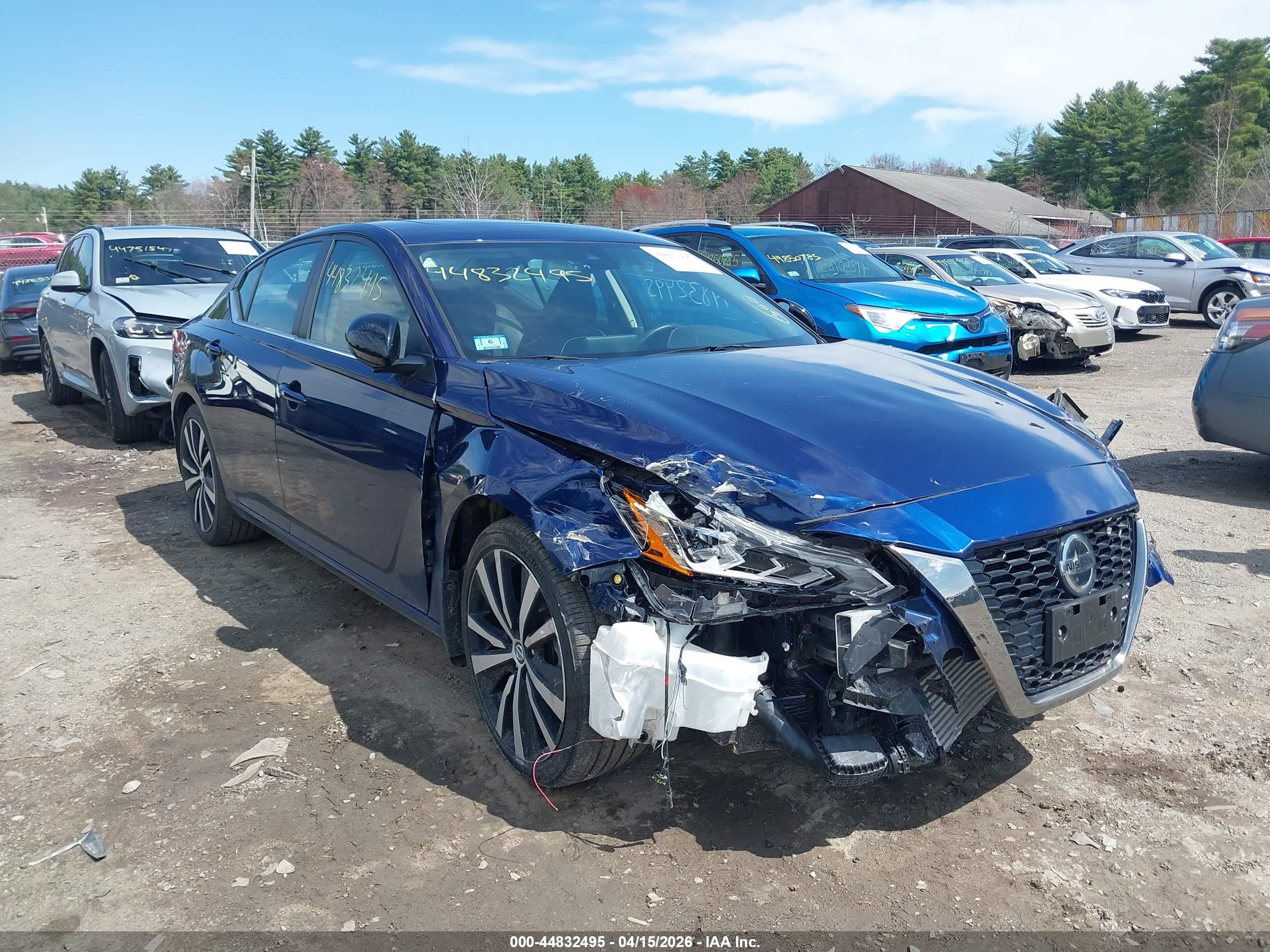 2022 Nissan Altima SR, VIN 1N4AL4CV7NN346041 — Front end