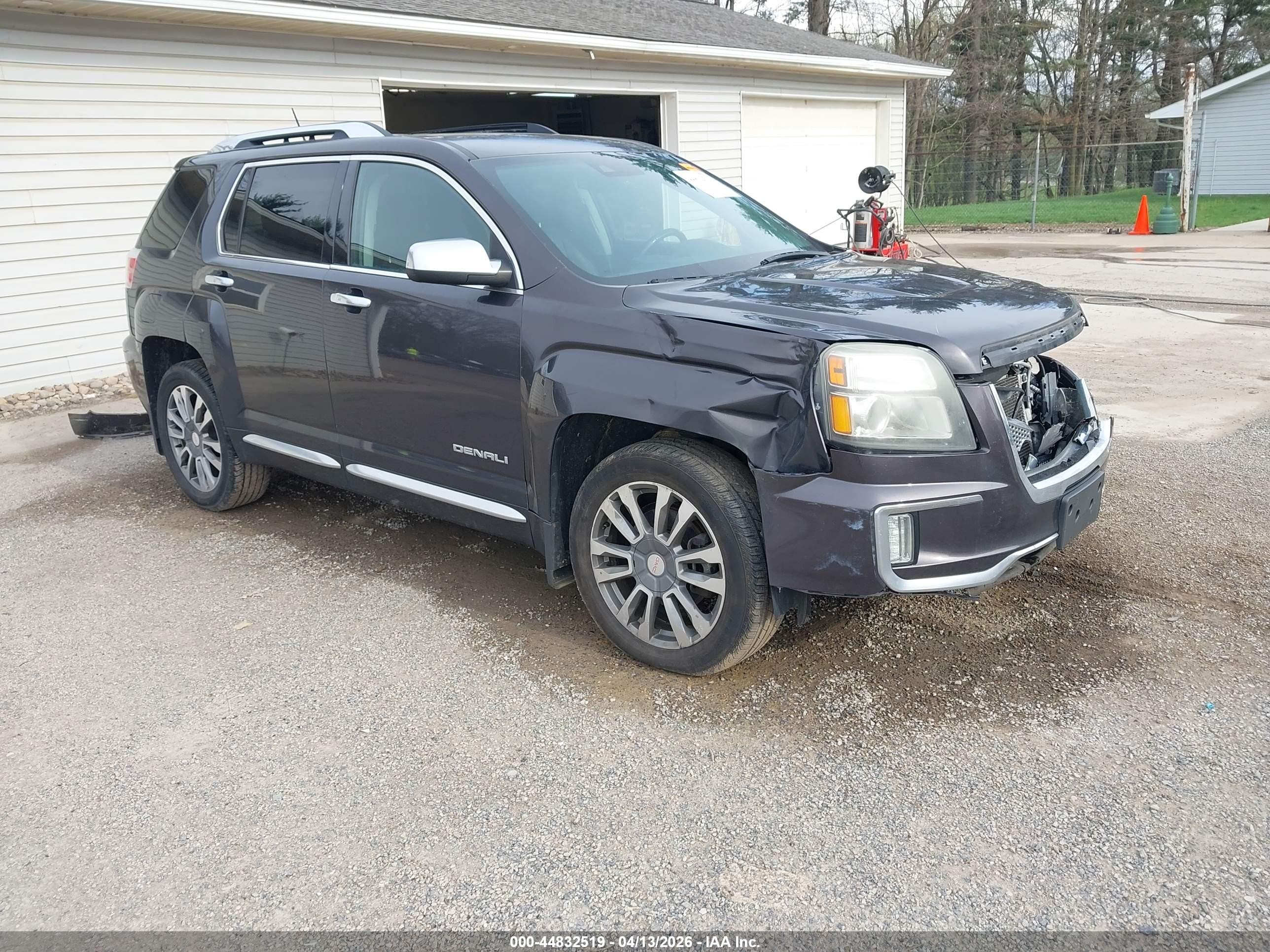 2016 GMC Terrain Denali, VIN 2GKFLVE36G6201506 — Front end