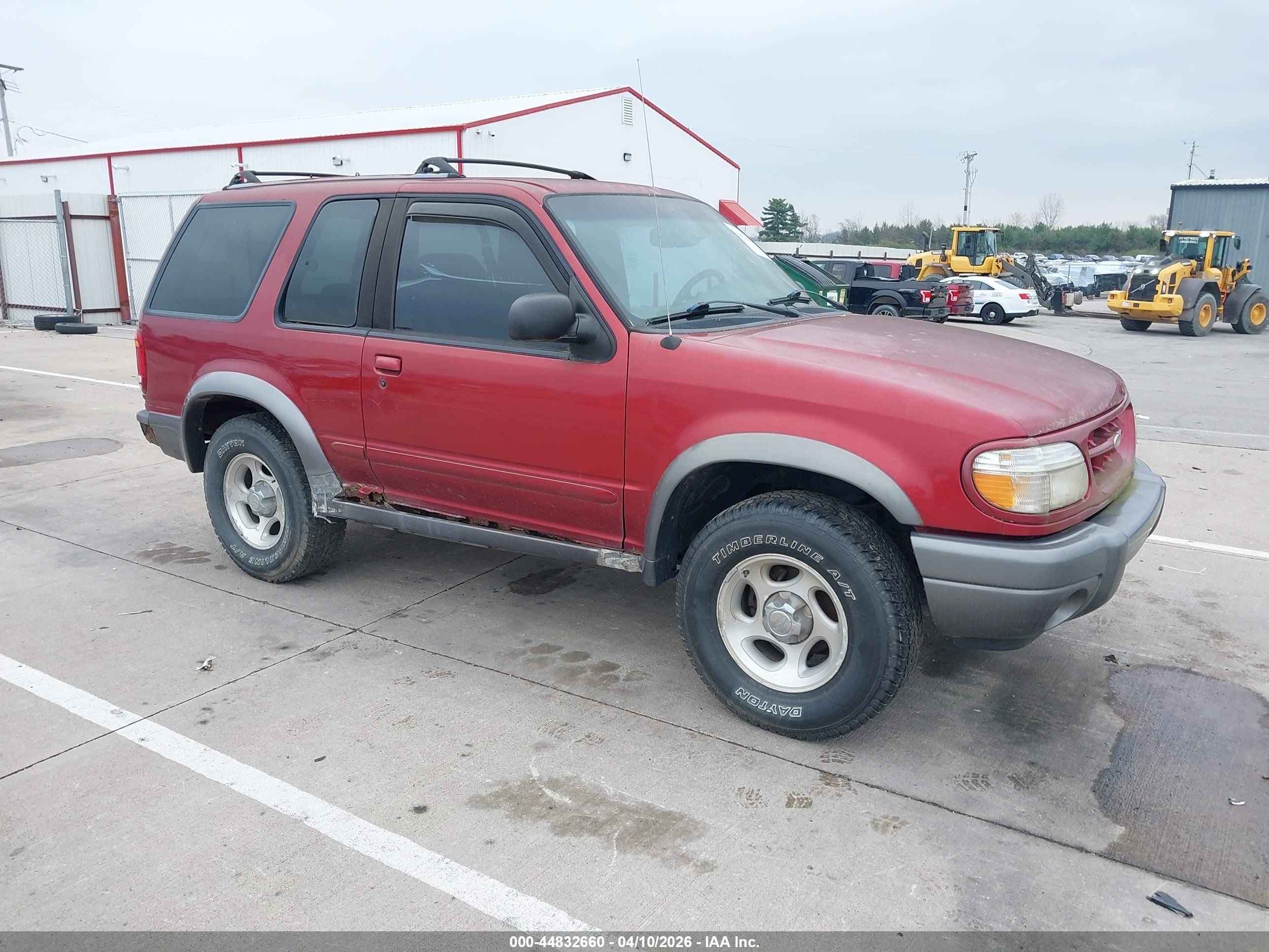 2000 Ford Explorer Sport, VIN 1FMYU70EXYUA21031 — Side
