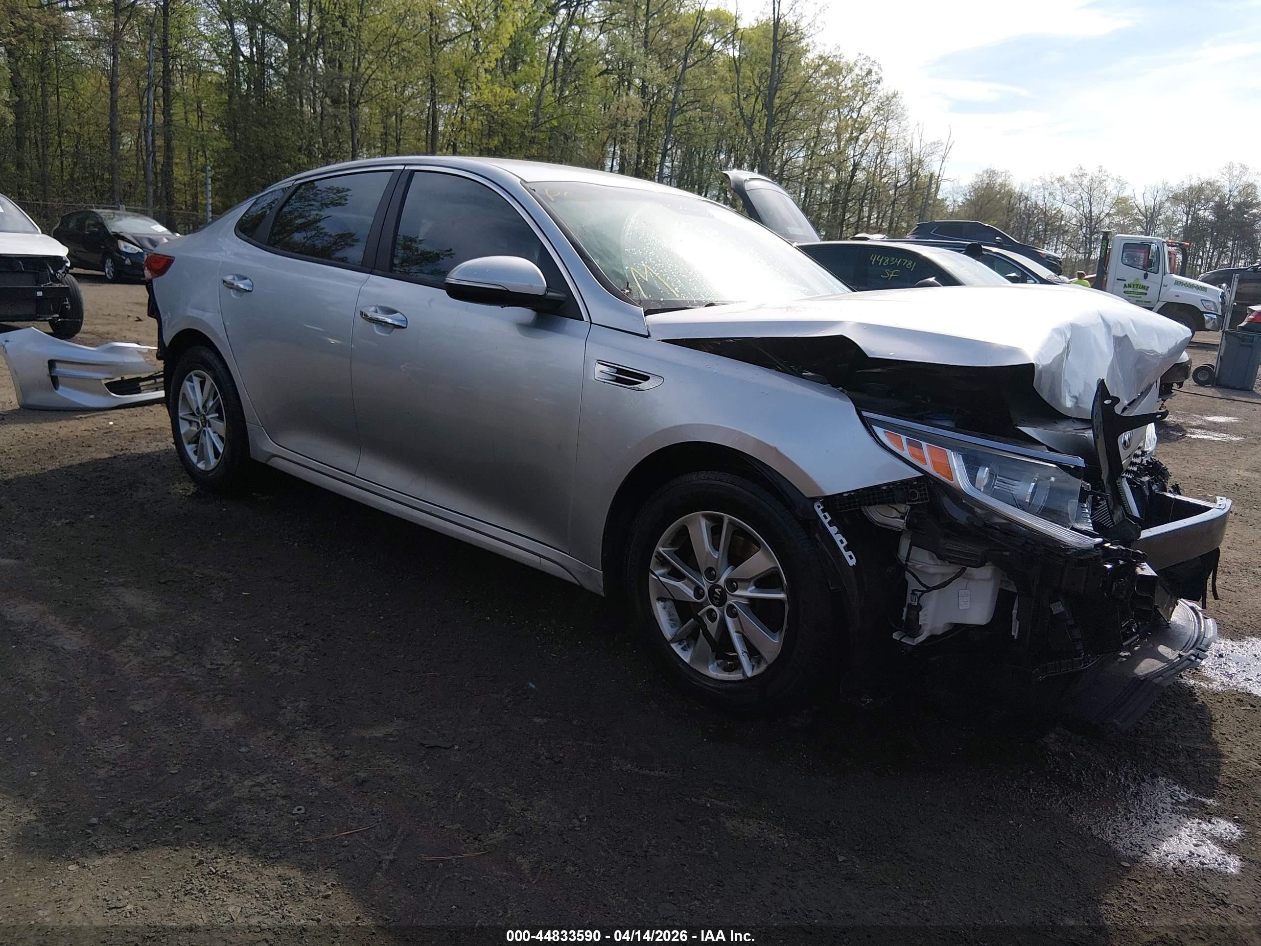2016 Kia Optima LX, VIN 5XXGT4L36GG118078 — Front end