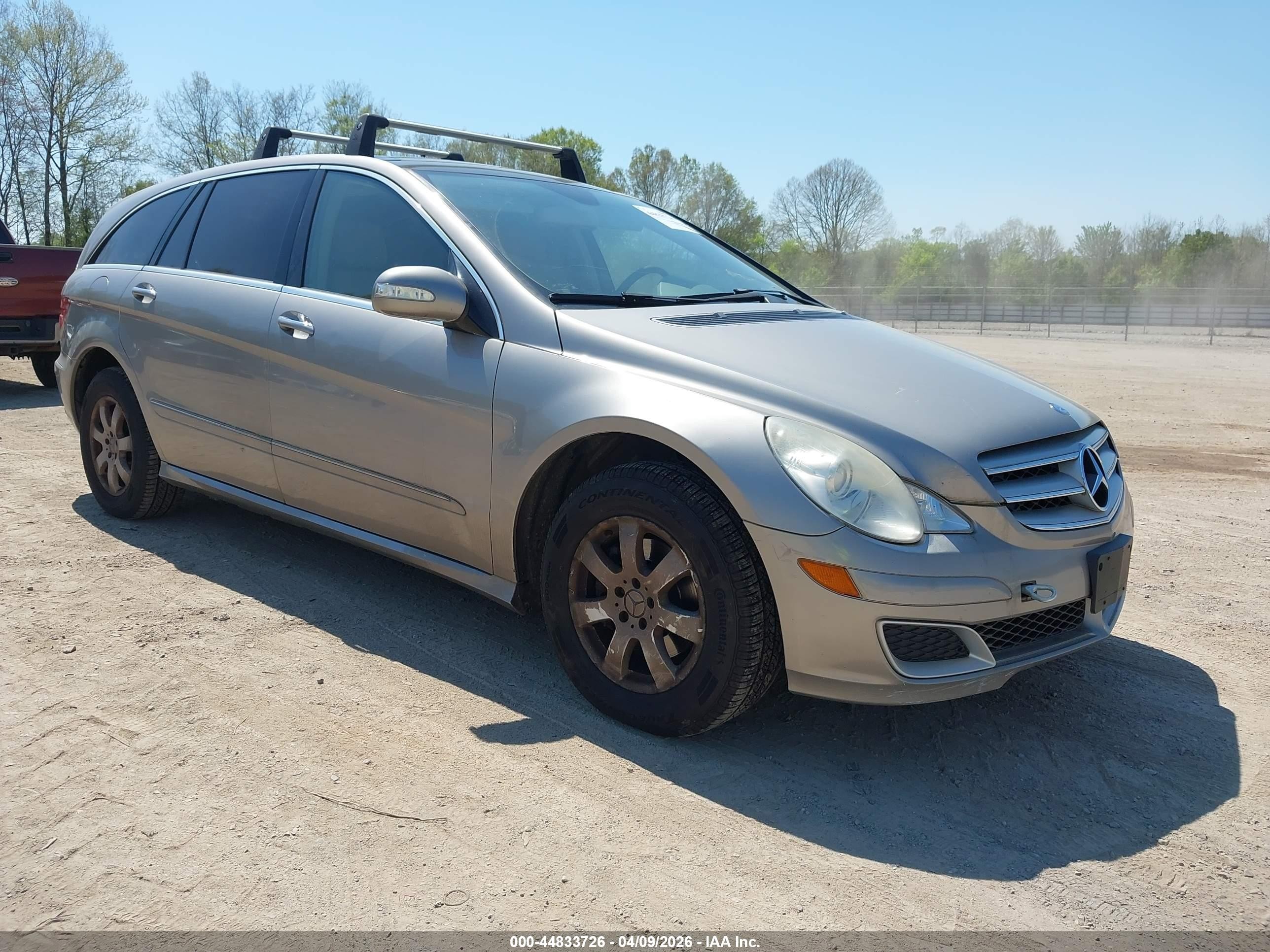 2007 Mercedes-Benz R 3.5L, VIN 4JGCB65EX7A054338 — Normal wear