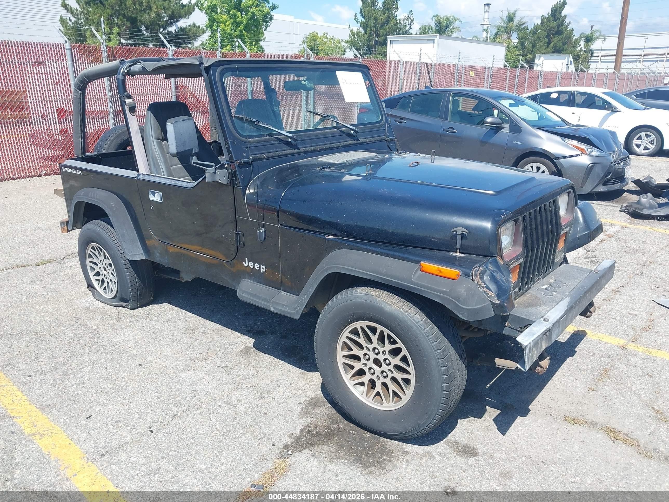 1992 Jeep Wrangler S, VIN 2J4FY19P0NJ545145 — Front end