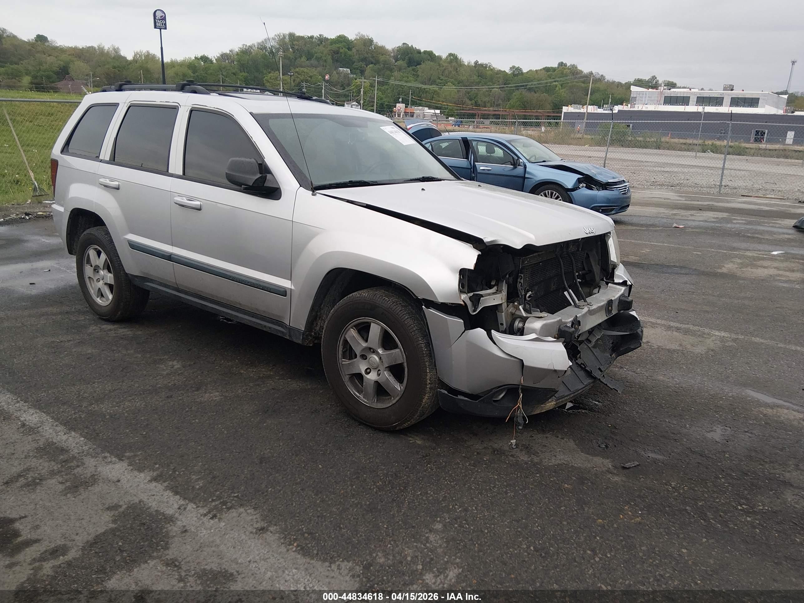 2008 Jeep Grand Cherokee Laredo, VIN 1J8HR48N18C197425 — Front end