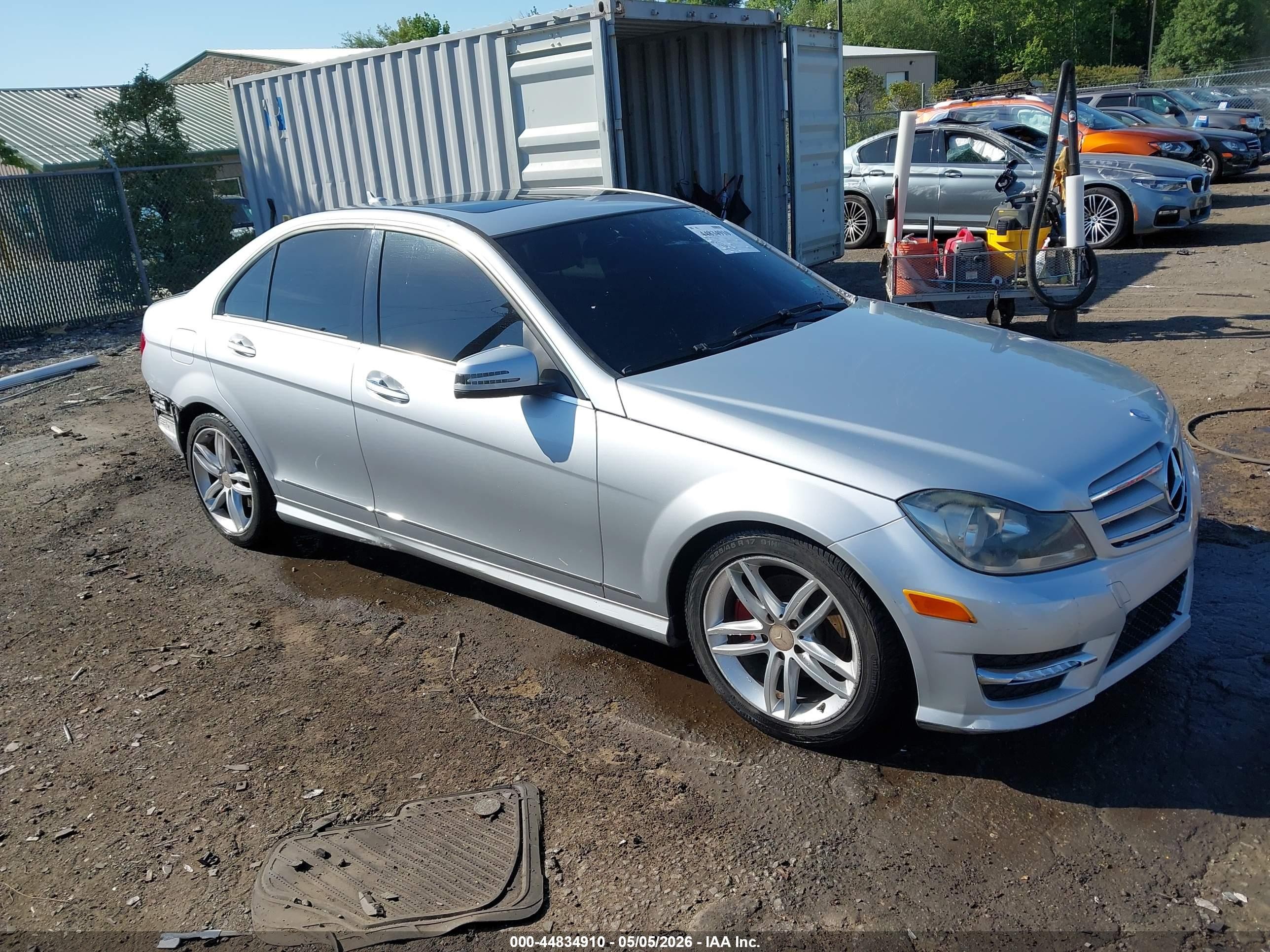 2012 Mercedes-Benz C 300 Sport, VIN WDDGF8BBXCR200576 — Side