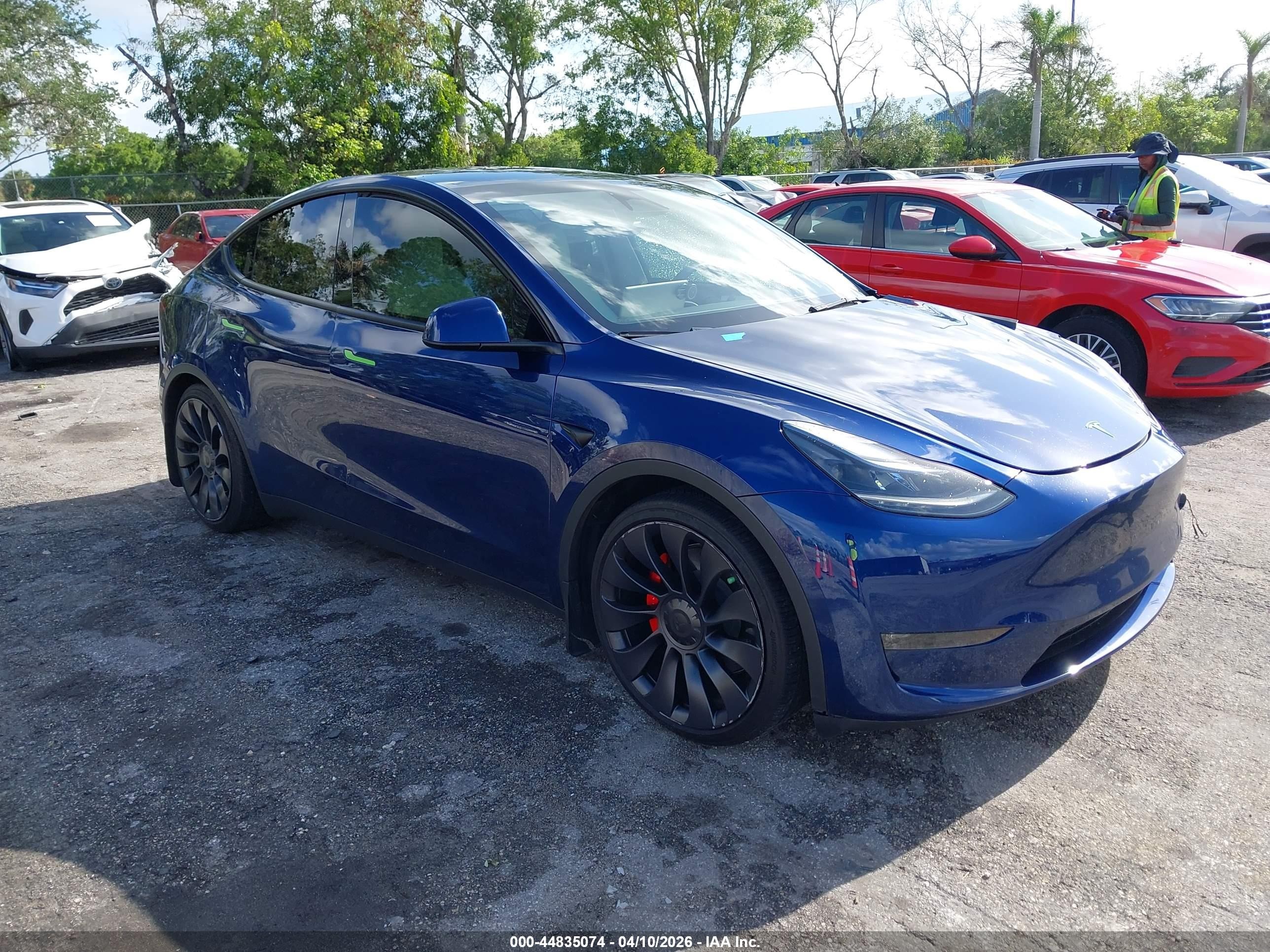 2024 Tesla Model Y Performance, VIN 7SAYGDEF1RA285373 — Front end