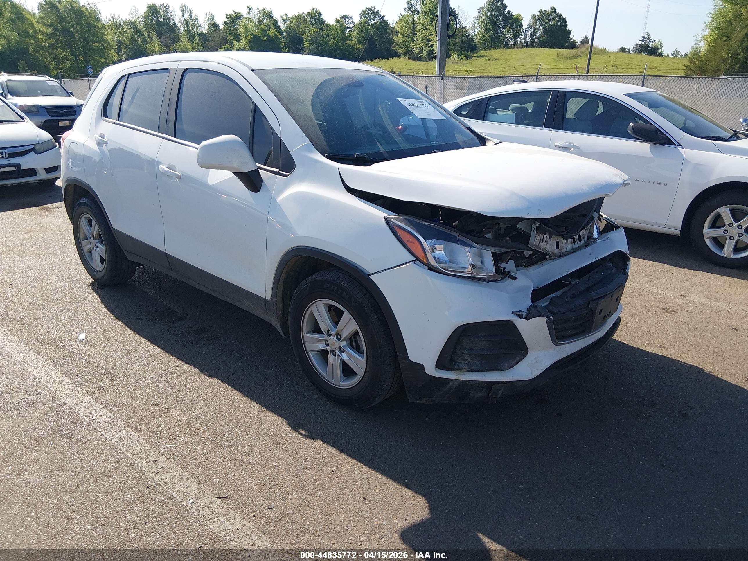 2020 Chevrolet Trax LS, VIN KL7CJKSB6LB051755 — Front end