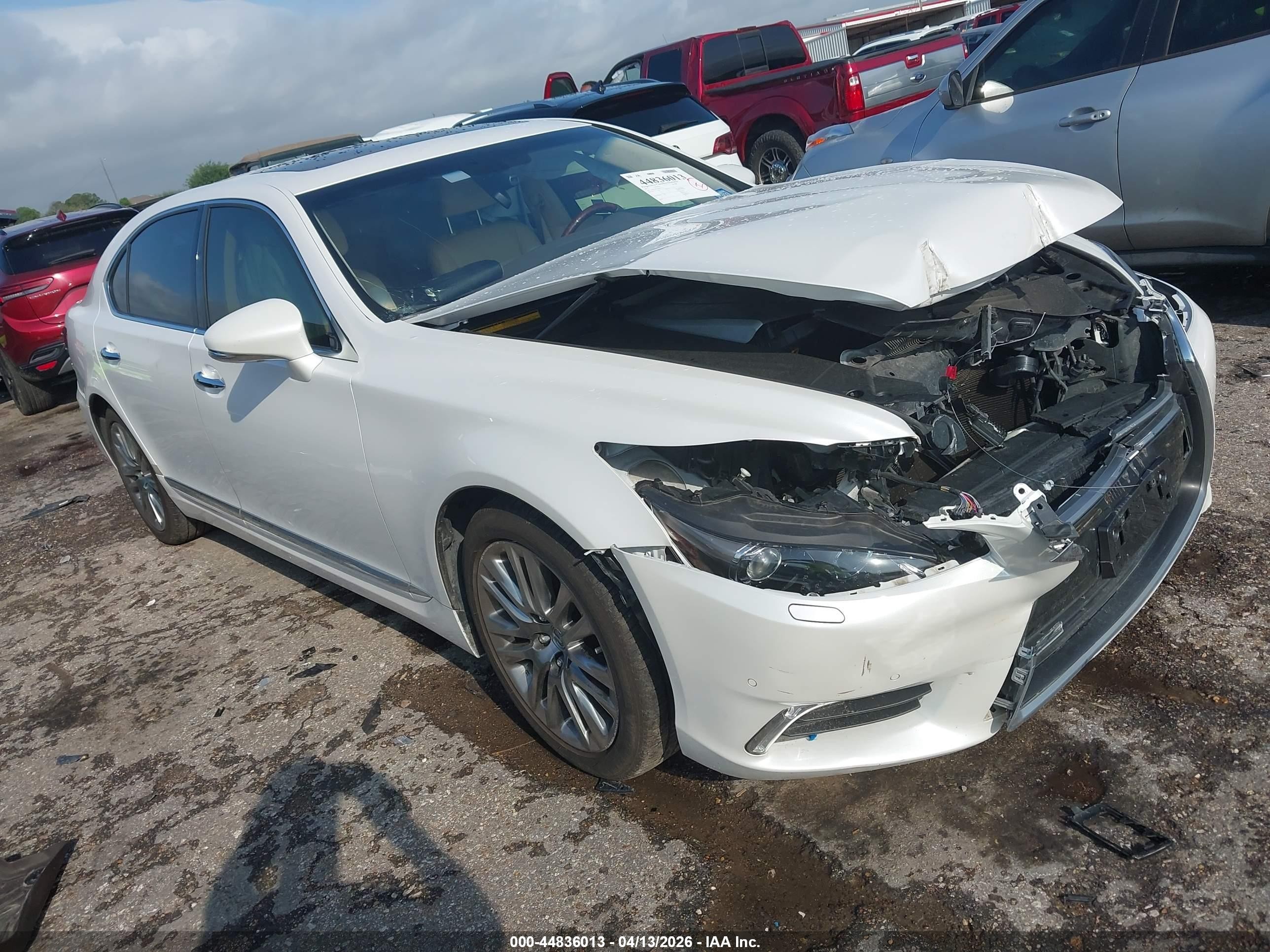 2017 Lexus LS LS 460 L, VIN JTHGL5EF1H5057725 — Front end