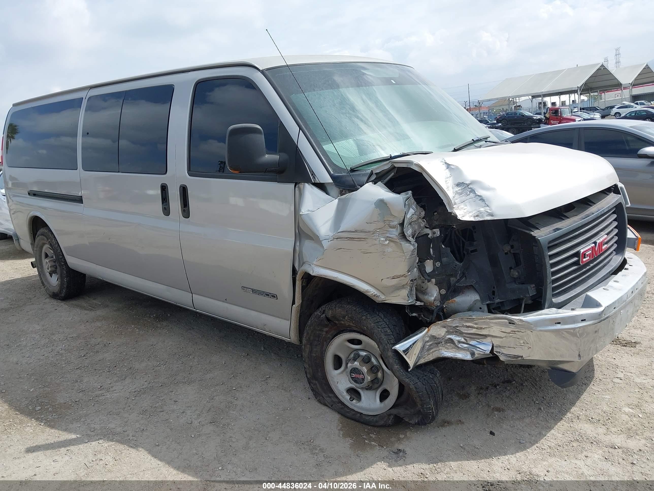 2005 GMC Savana, VIN 1GJHG39U151146066 — Front end