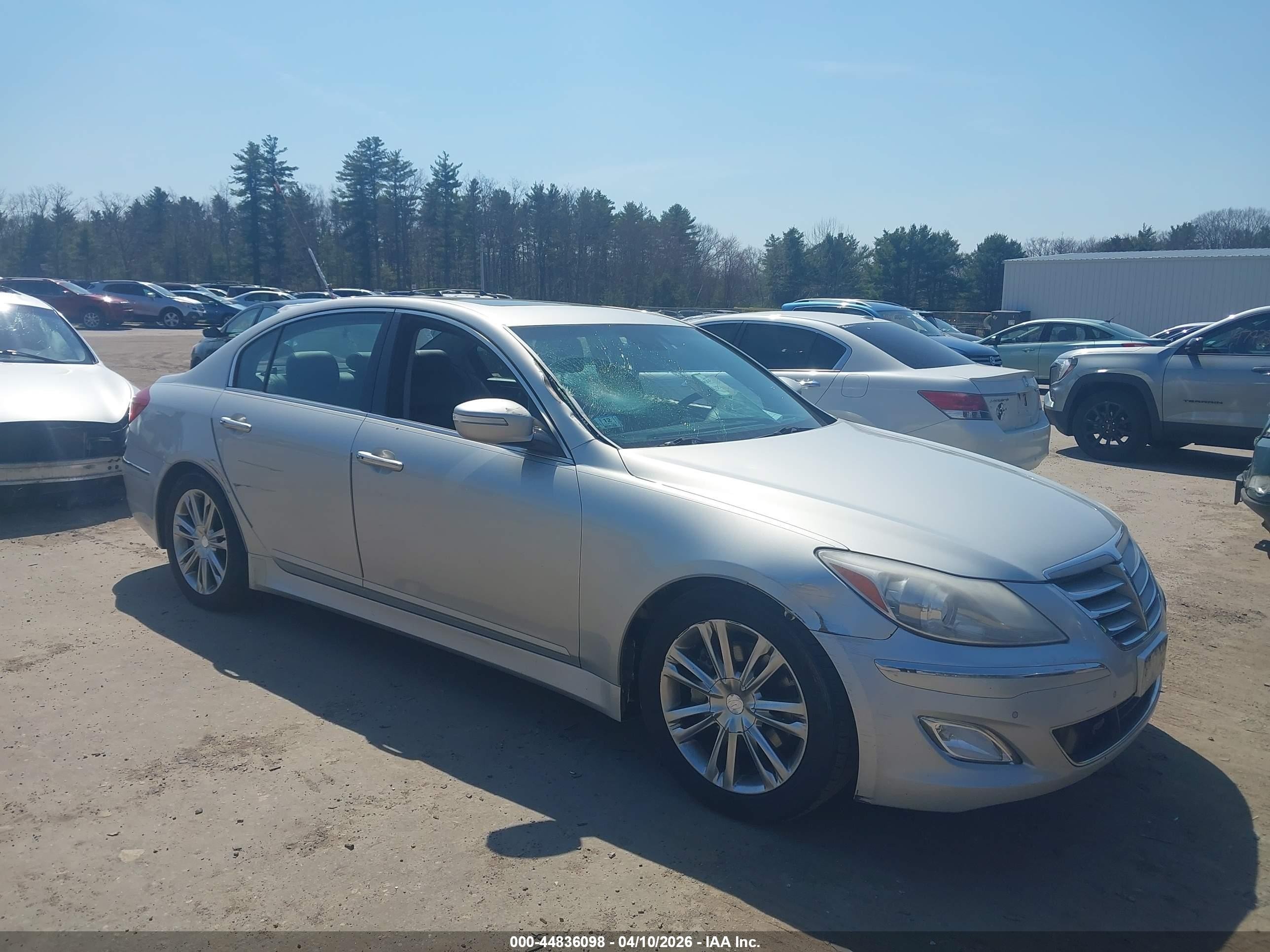 2013 Hyundai Genesis 3.8L, VIN KMHGC4DD5DU253738 — Перед