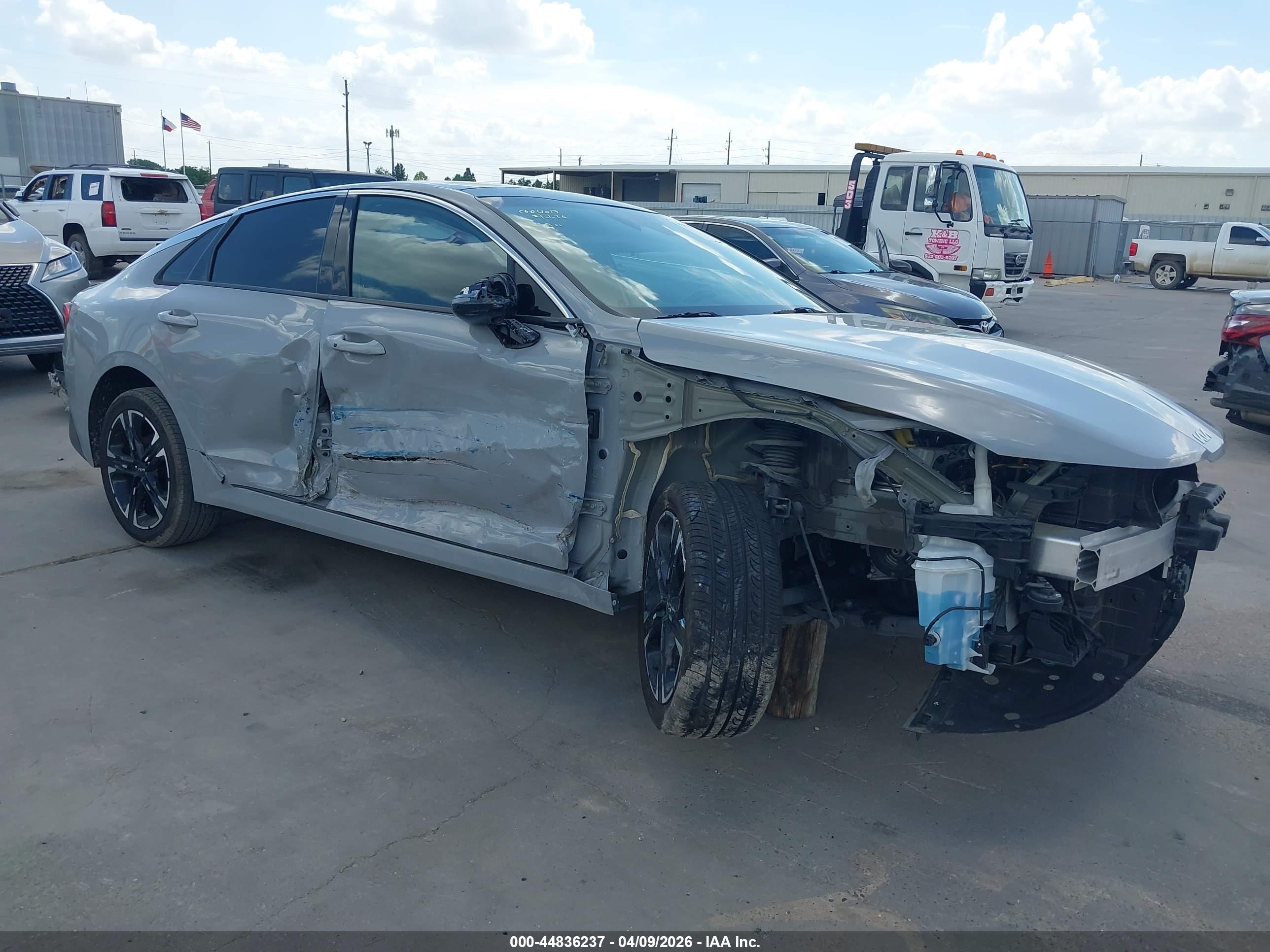 2022 Kia K5 GT-Line, VIN 5XXG64J28NG128061 — Side